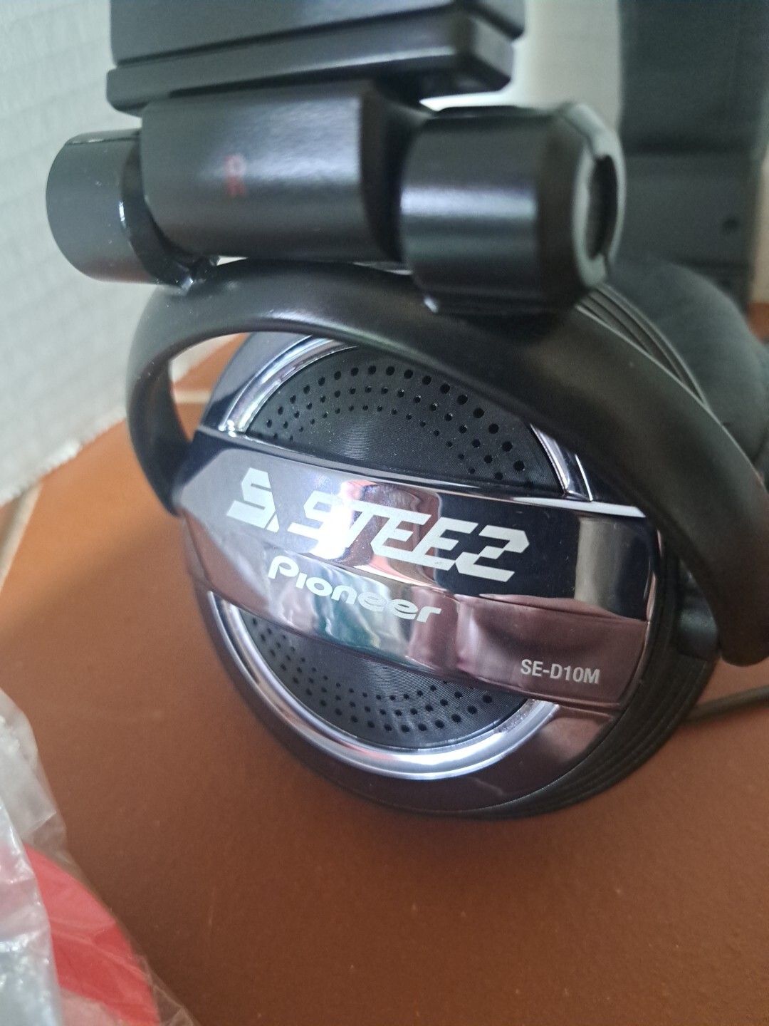 Pioneer STEEZ Headphones SE-D10M Over the Ear Working. Has Cosmetic Damage