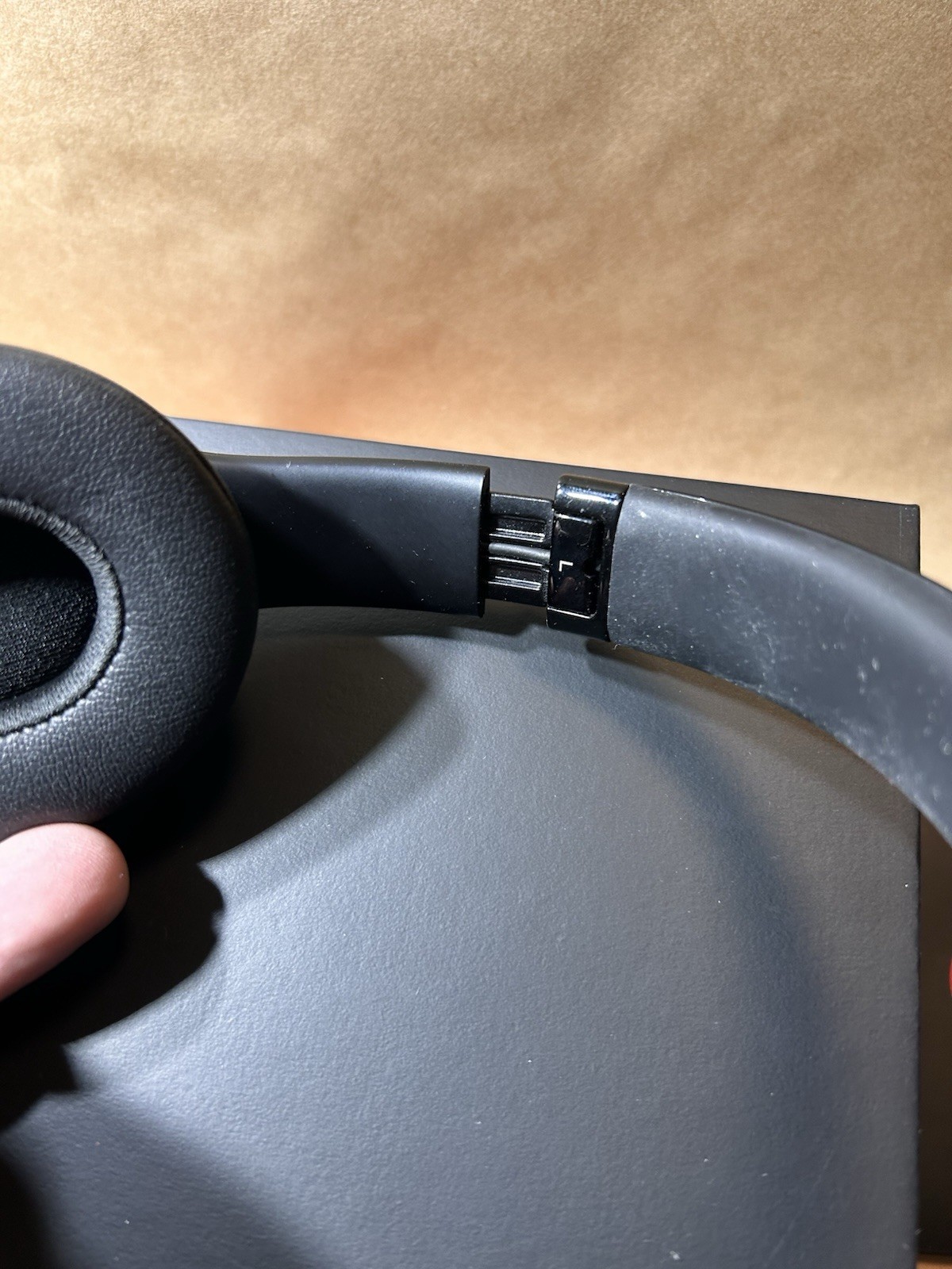 Beats by Dr. Dre Solo3 Over the Ear Headphone – Gloss Black Clean Condition