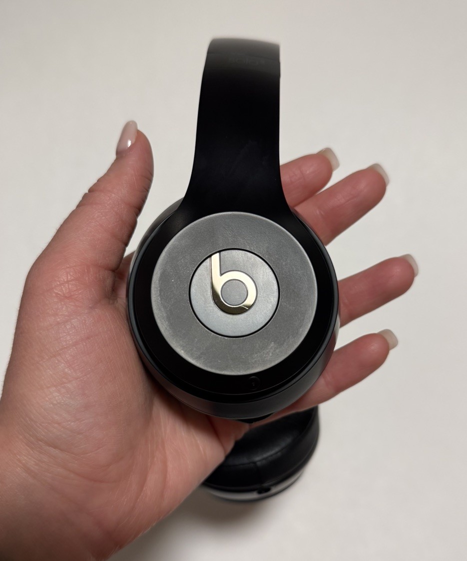 Beats by Dr. Dre Beats Solo3 Wireless On-Ear Headphones – Matte Black