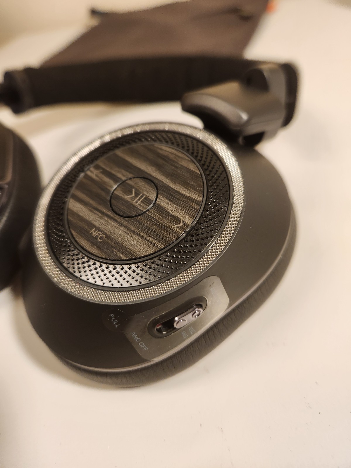 Plantronics B8200 Noise Cancelling Wireless Headphones Bluetooth /Tested Works