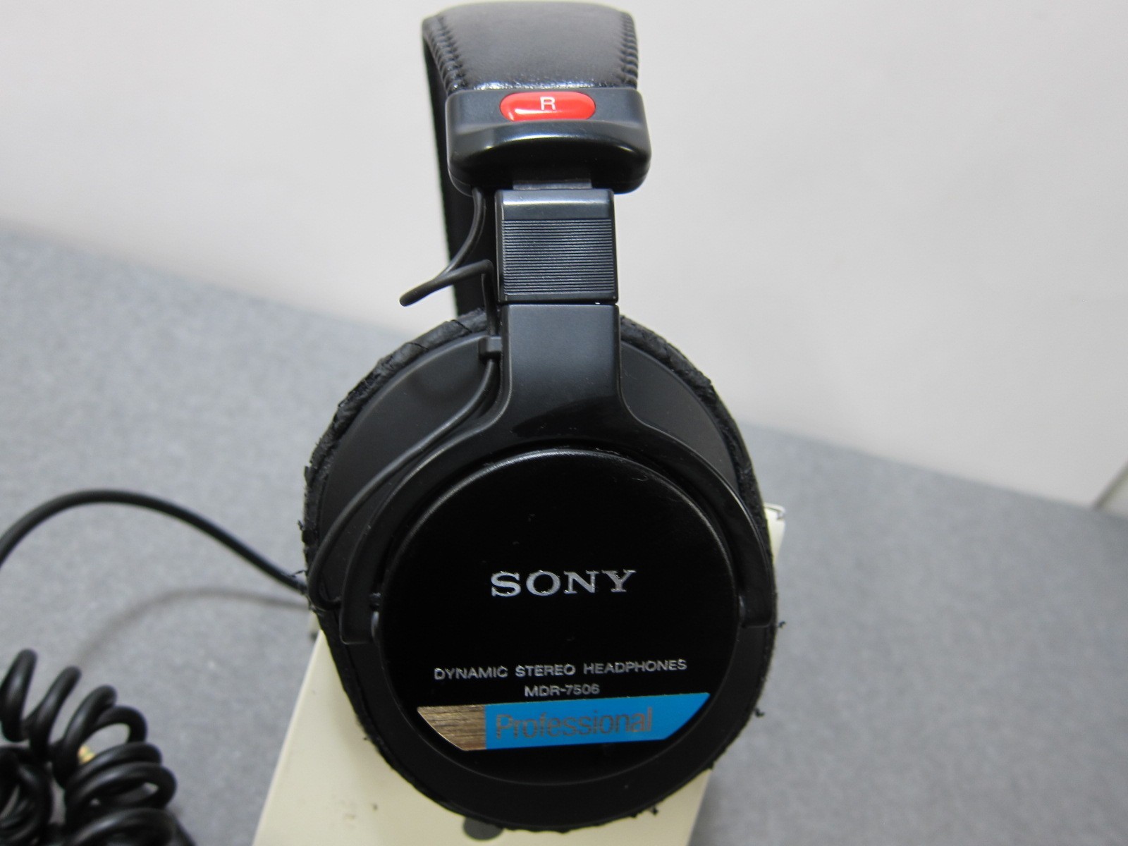 Sony MDR-7506 Professional Wired Headphone Thailand – NEW EARPADS INSTALLED!