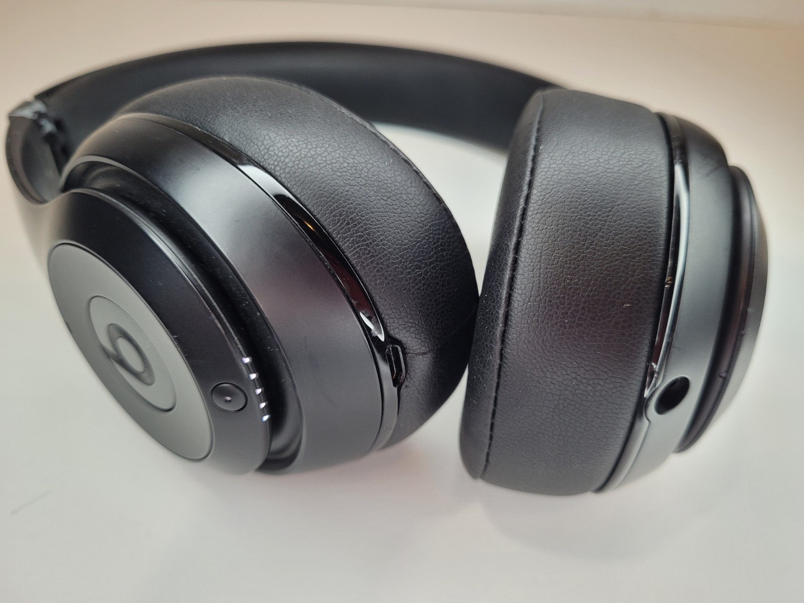 Beats By Dr. Dre Studio 2.0 Wireless Headphones B0501 w Case – Needs New Hinge