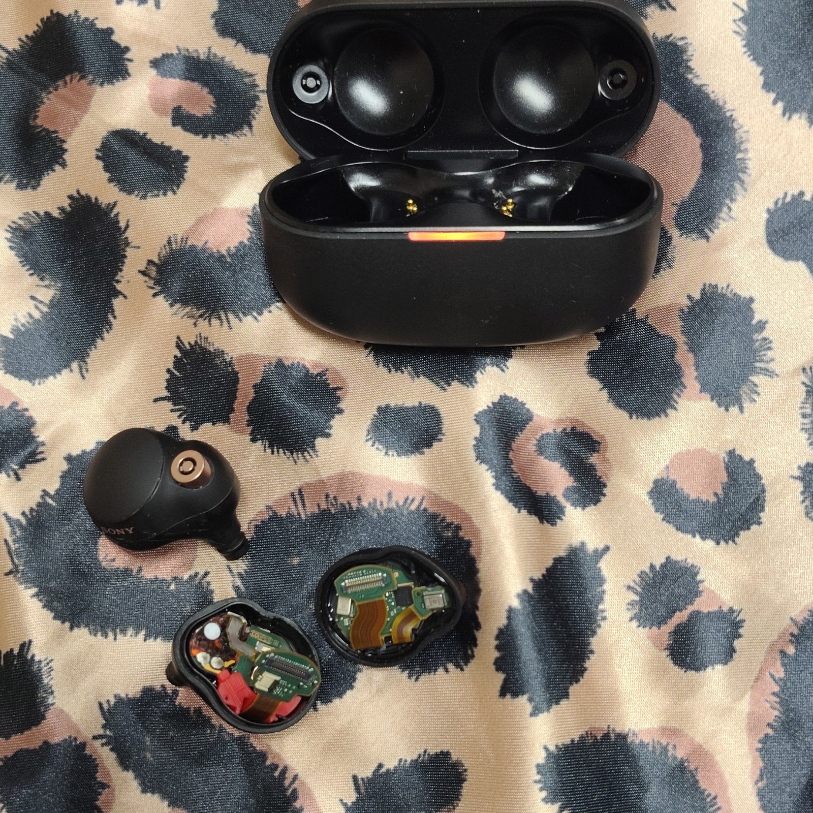 Sony WF-1000XM4 Earbuds For Parts Or Repair