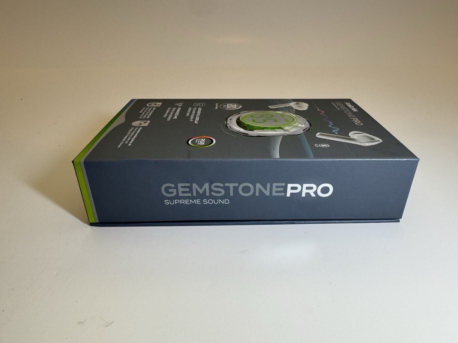 Acelloiries GemstonePro LED Digital Display Earbuds 20 Hours of Playtime White