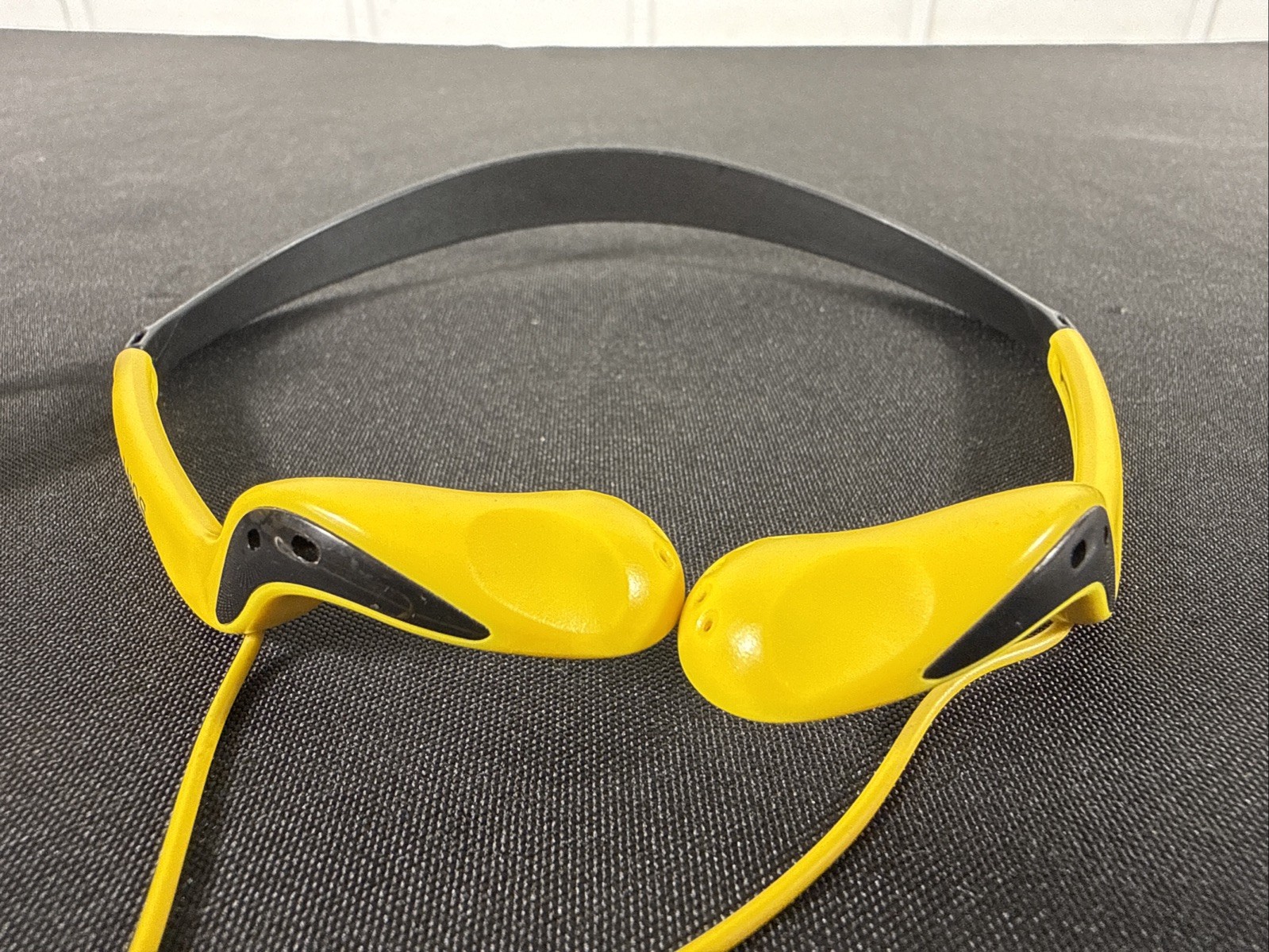 SONY MDR-W014 Yellow Sports Walkman Stereo Headphones 3.5mm Jack