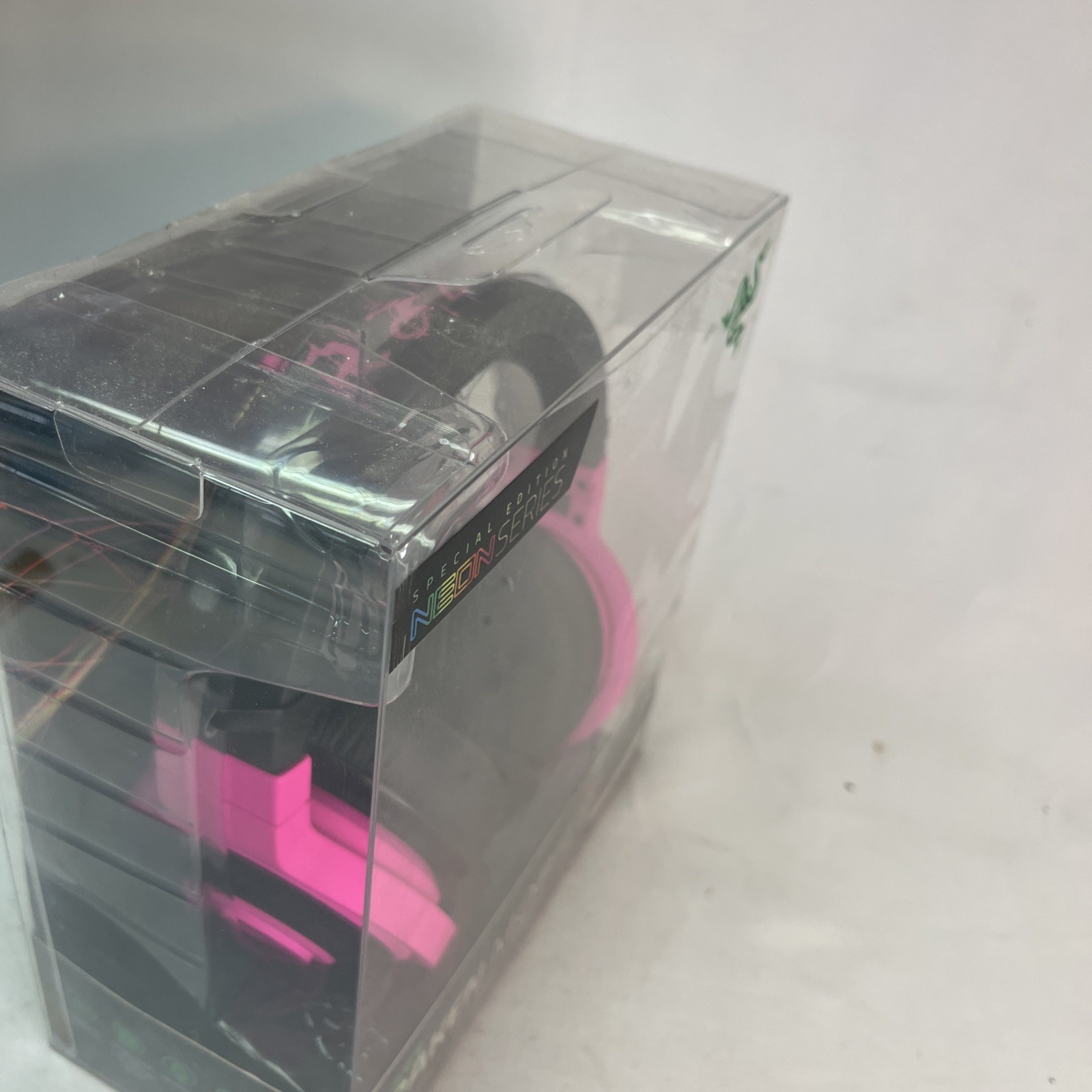 Razer Kraken Mobile Headphones Neon Pink RZ04-01400500-R3U1