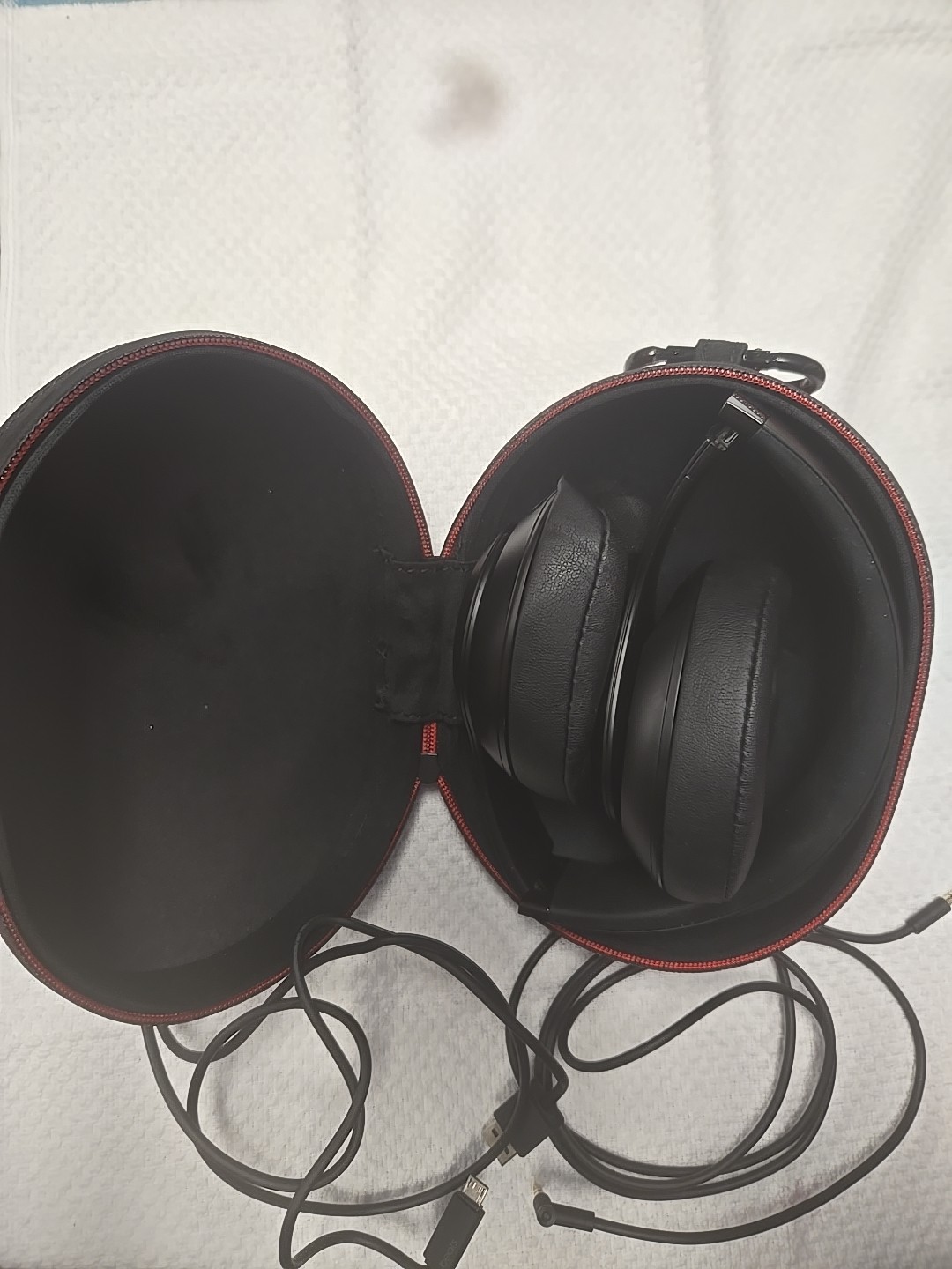 Beats by Dr. Dre Studio3 Over the Ear Wireless Headphones – Black