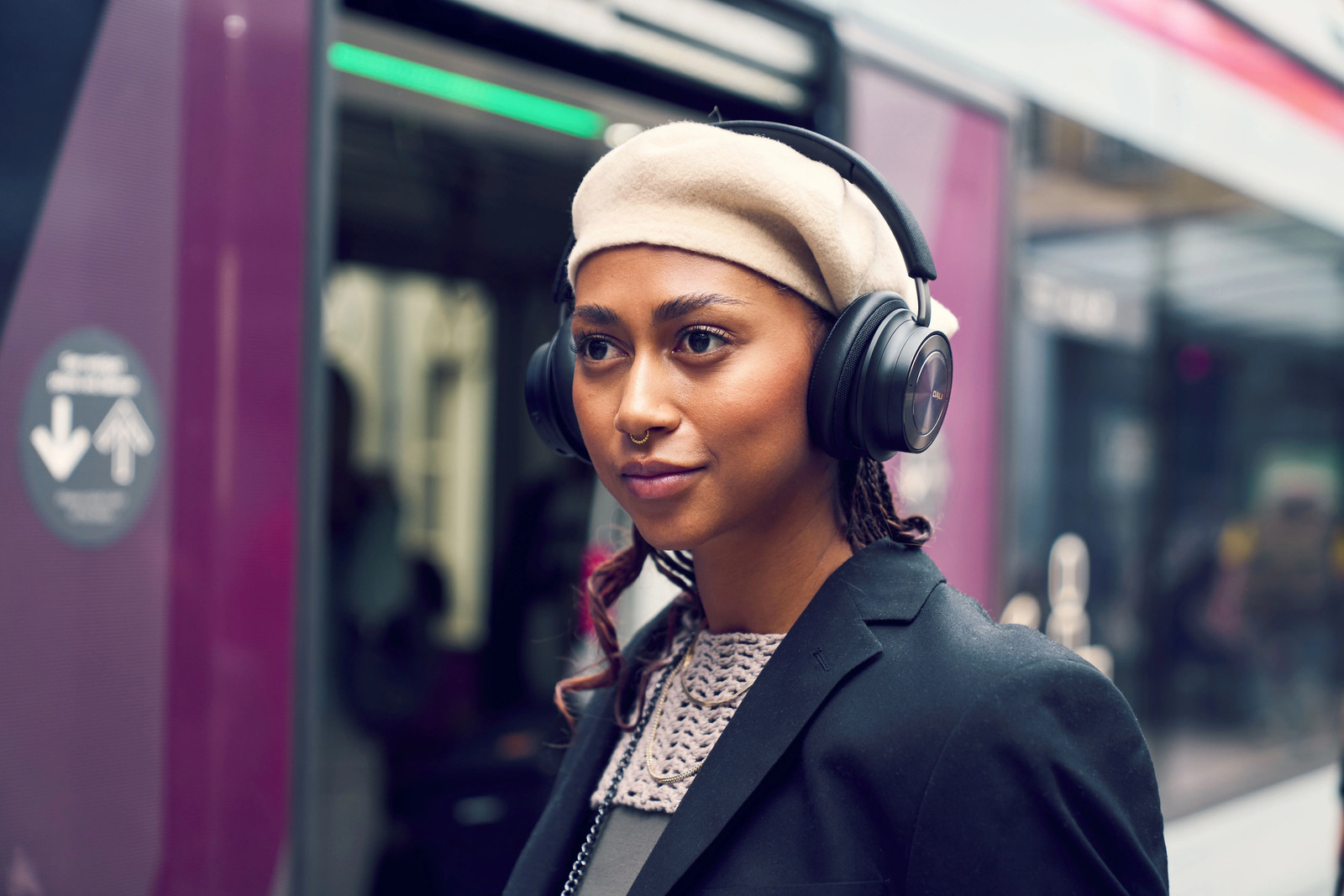 DALI IO-8 Over-ear NC headphones (black)