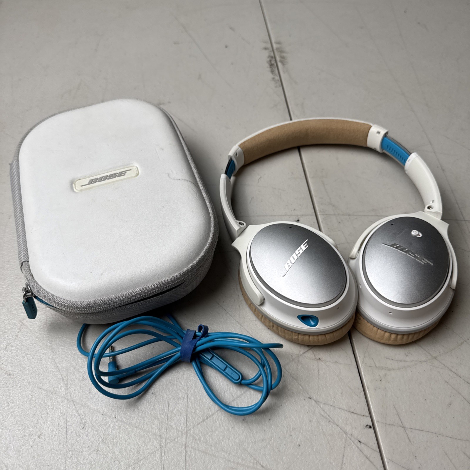Bose QuietComfort Over the Ear Wireless Headphones – White Gray Blue