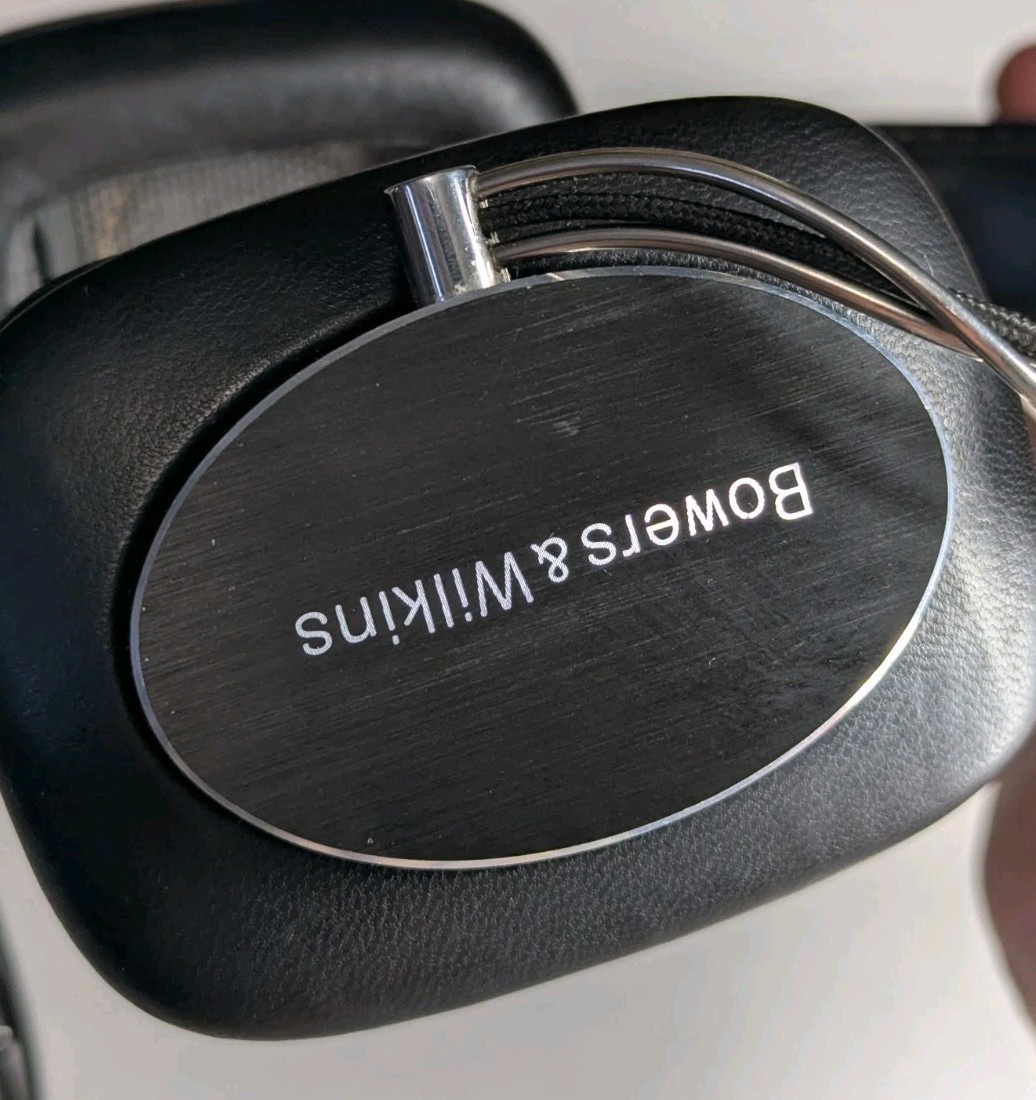 Bowers & Wilkins Over-Ear Headphones Black 3.5mm (READ)