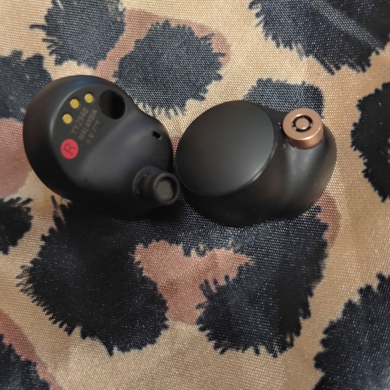 Sony WF-1000XM4 Earbuds For Parts Or Repair