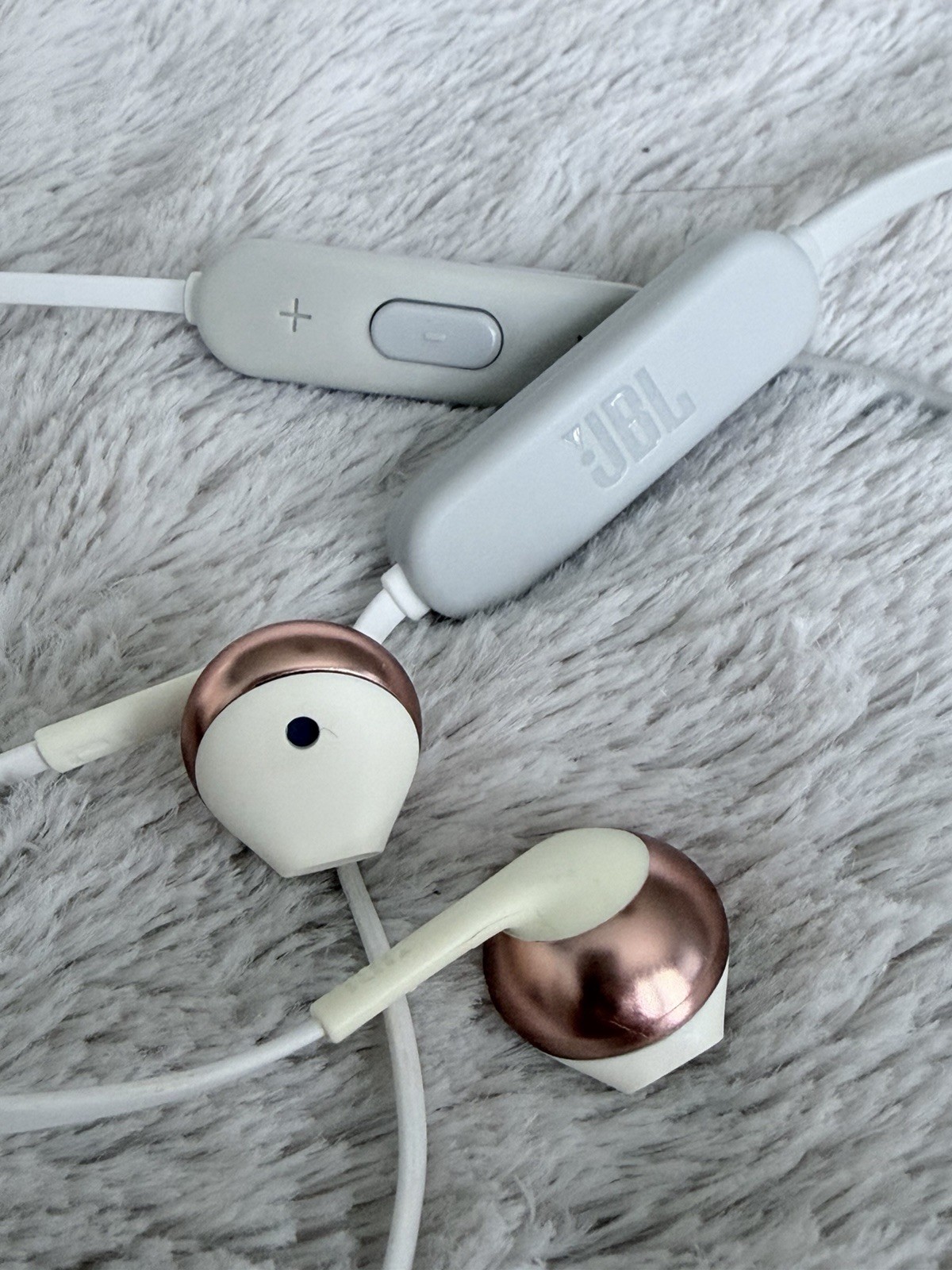 JBL Tune 205BT Wireless Earbud Headphones – White/Rose Gold