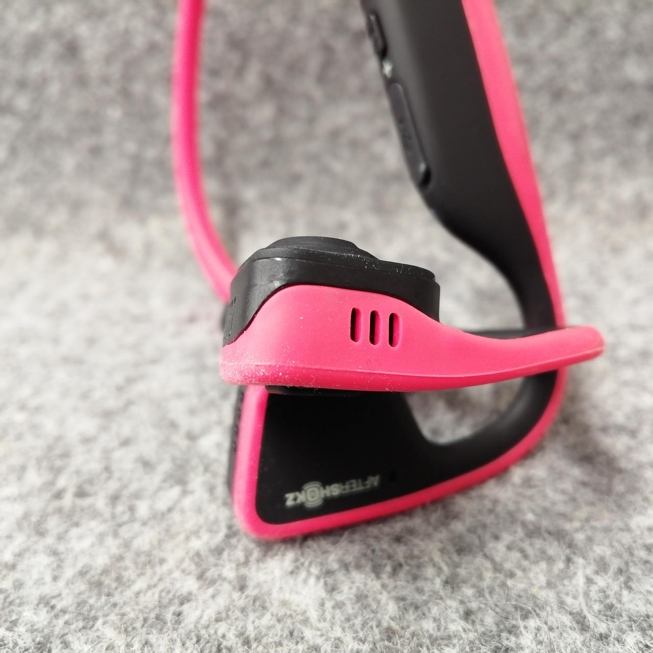 AfterShokz AS600 Trekz Titanium Wireless Bone Conduction Headphones Black-Pink