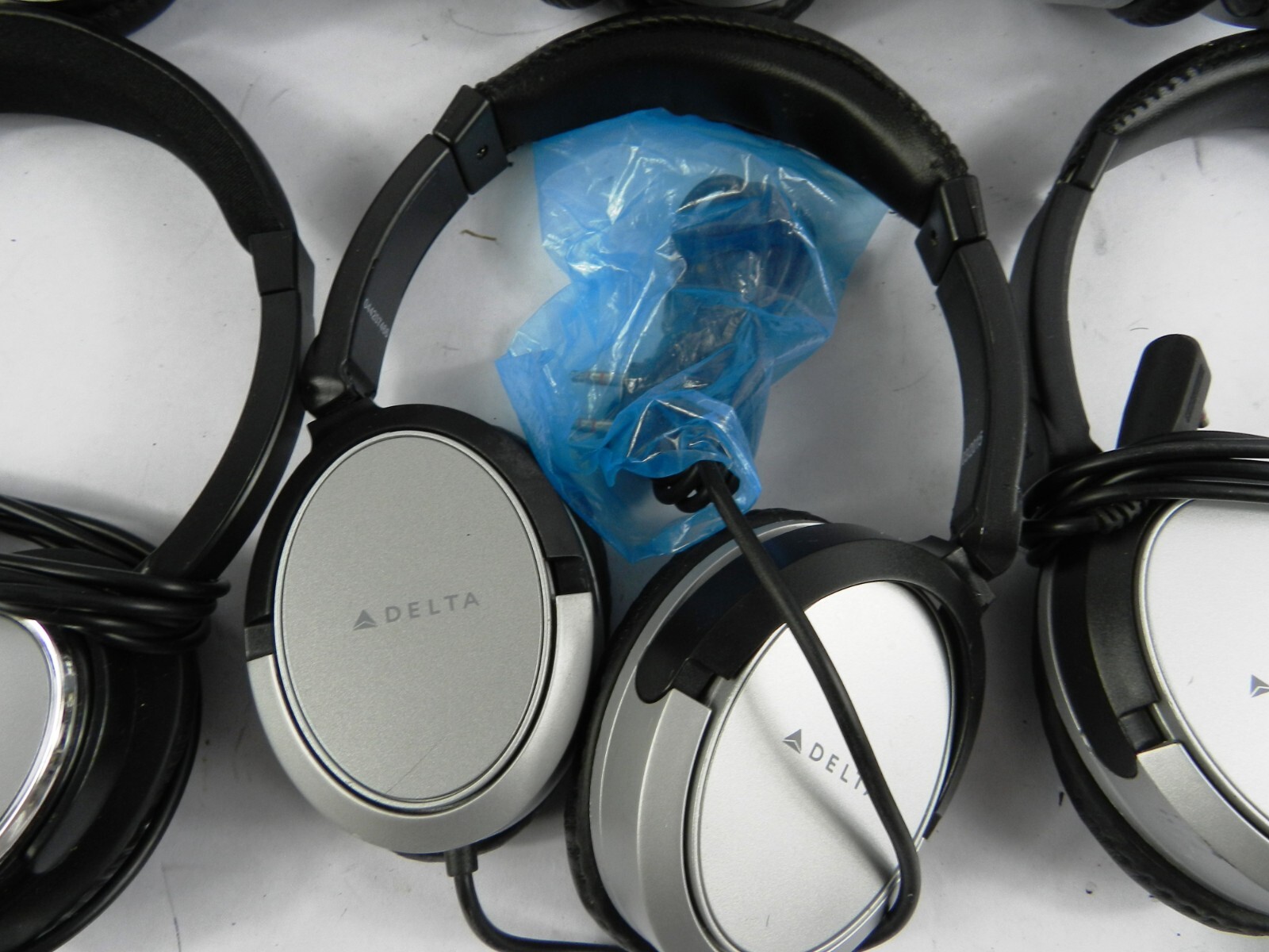 LOT (6) Delta United Airlines Headphones 044207466 Over-Ear Silver Black B141