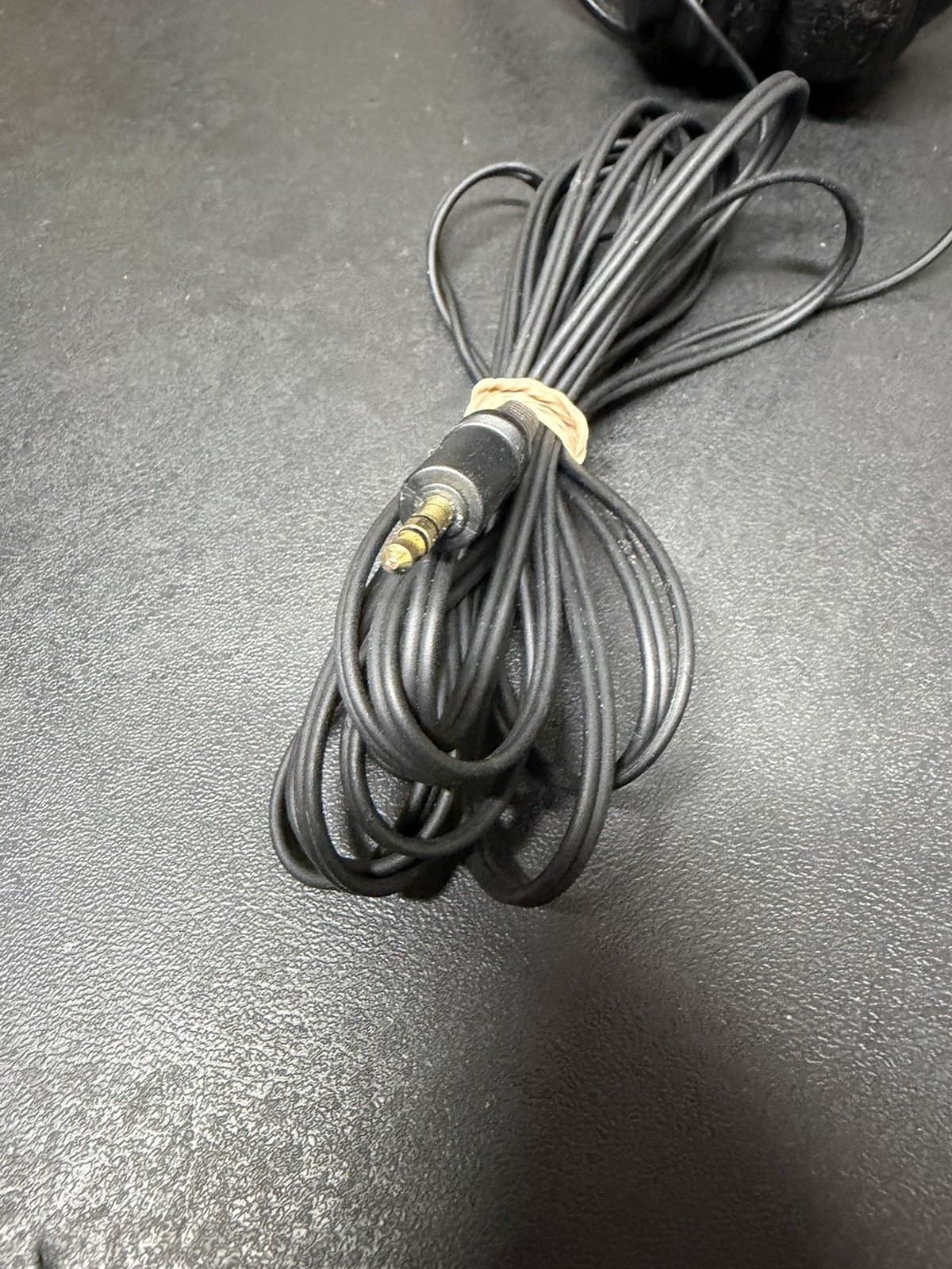 Vintage Denon AH-D210 Digital Stereo Headphones – wired – Tested Working RARE