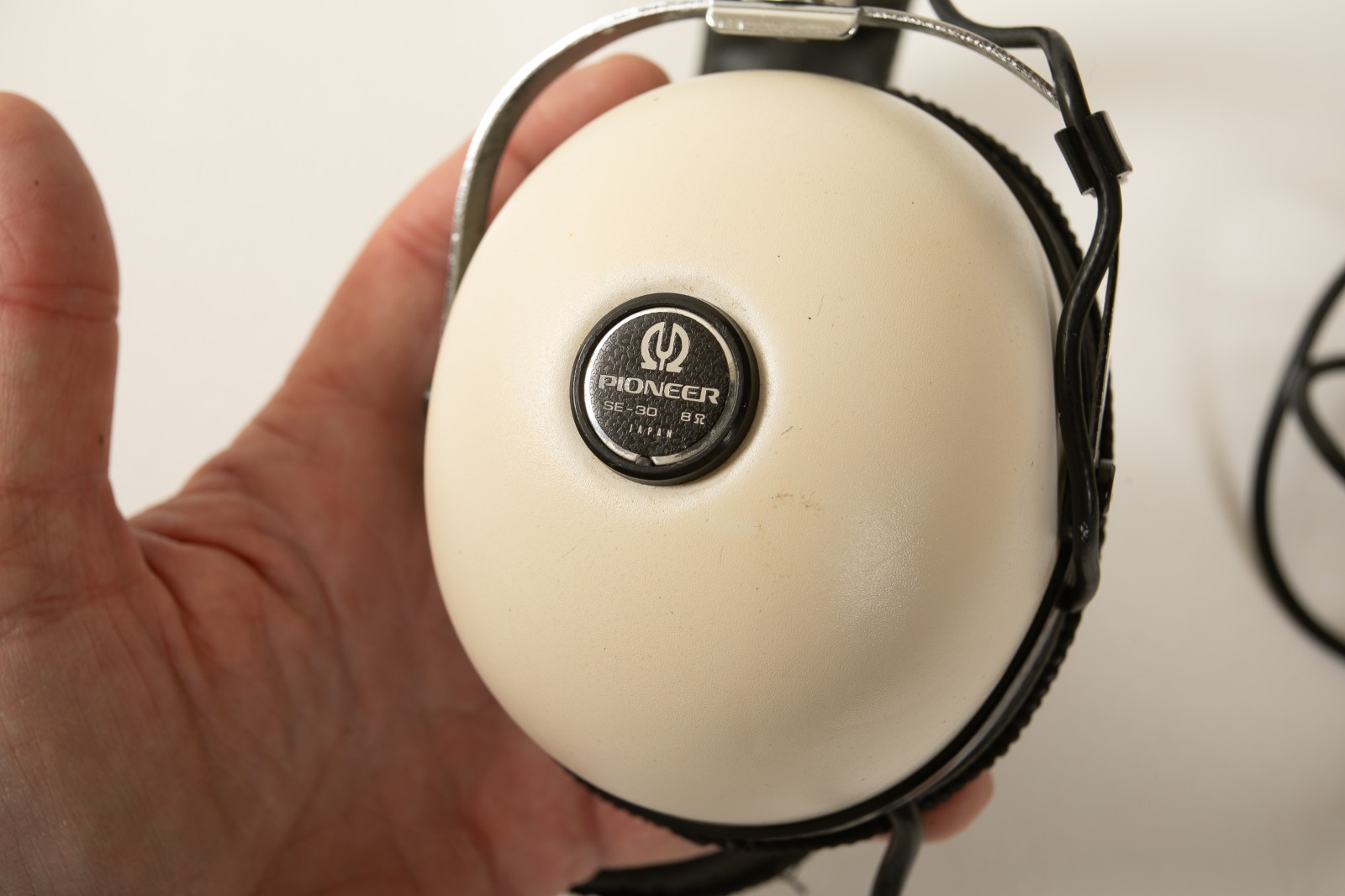 Pioneer SE-30 Headphones 8 Ohm (A3L/JSF6) White Tested Working w/Extension Cord