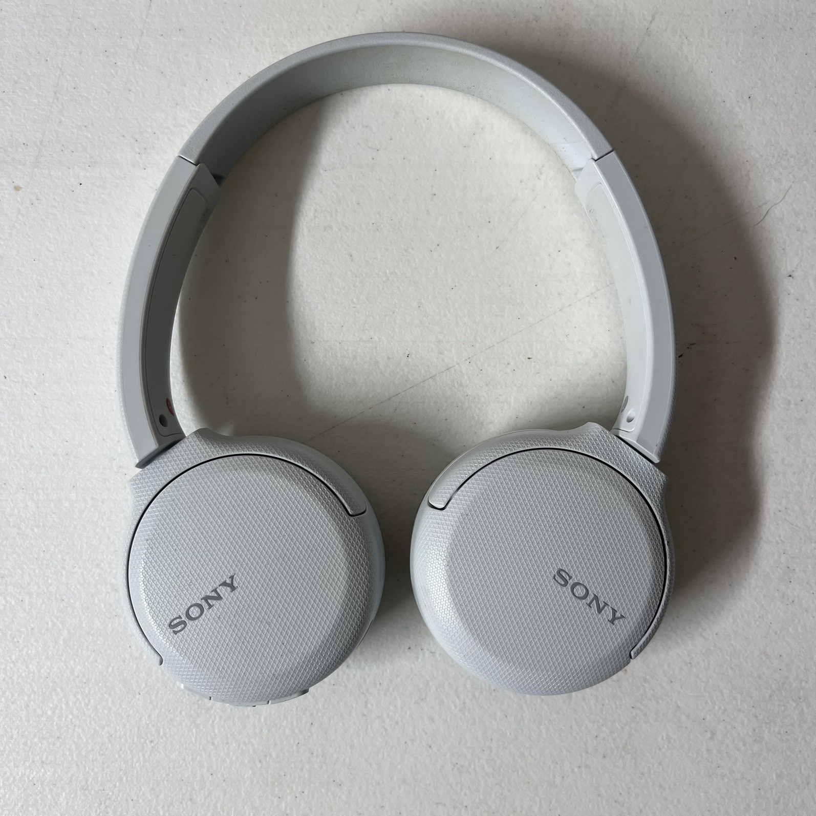 Sony WH-CH510 Wireless Bluetooth Headband Headset White Adjustable Ear-Pad