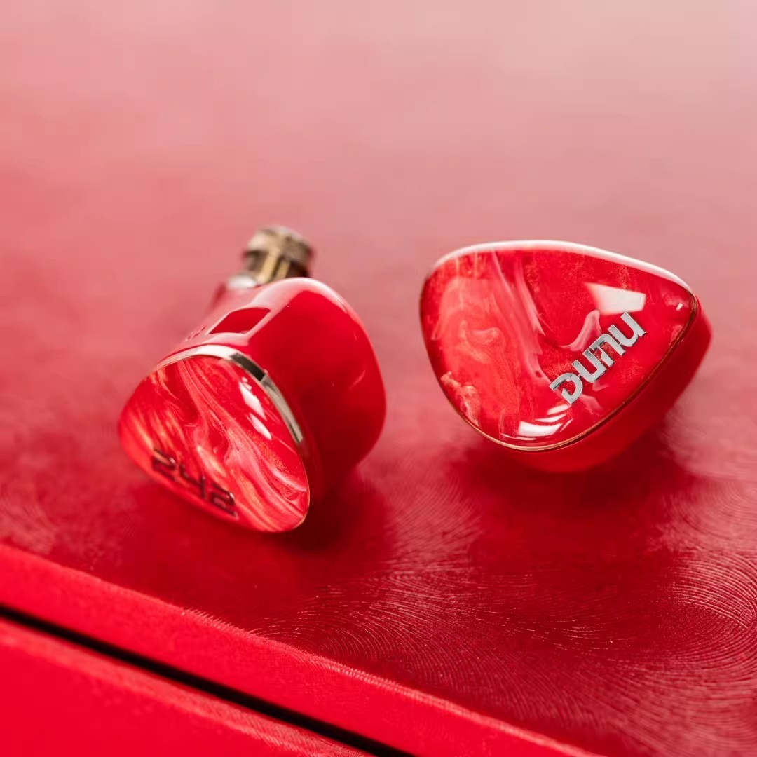 DUNU DN242 2DD+4BA+2PL Year of the Horse Limited Edition In-ear Headphone