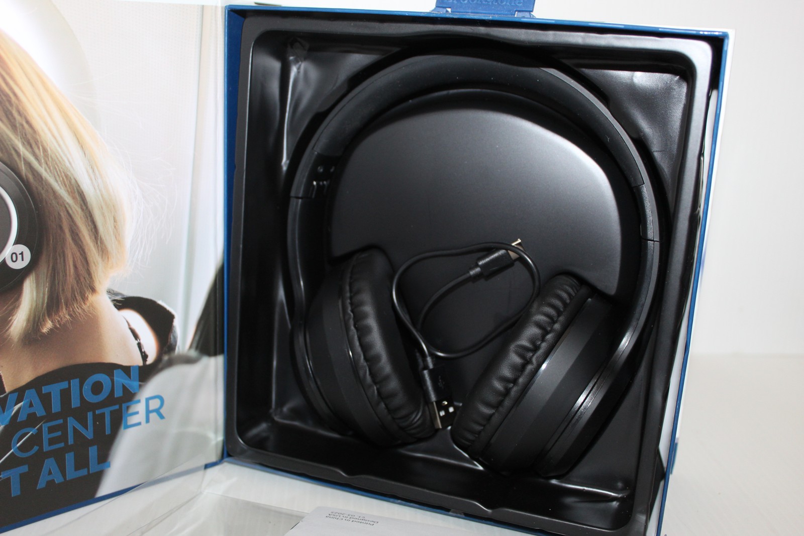 Brookstone Isolatenx Noise Isolating Wireless Headphones Bluetooth 5.3 Black New