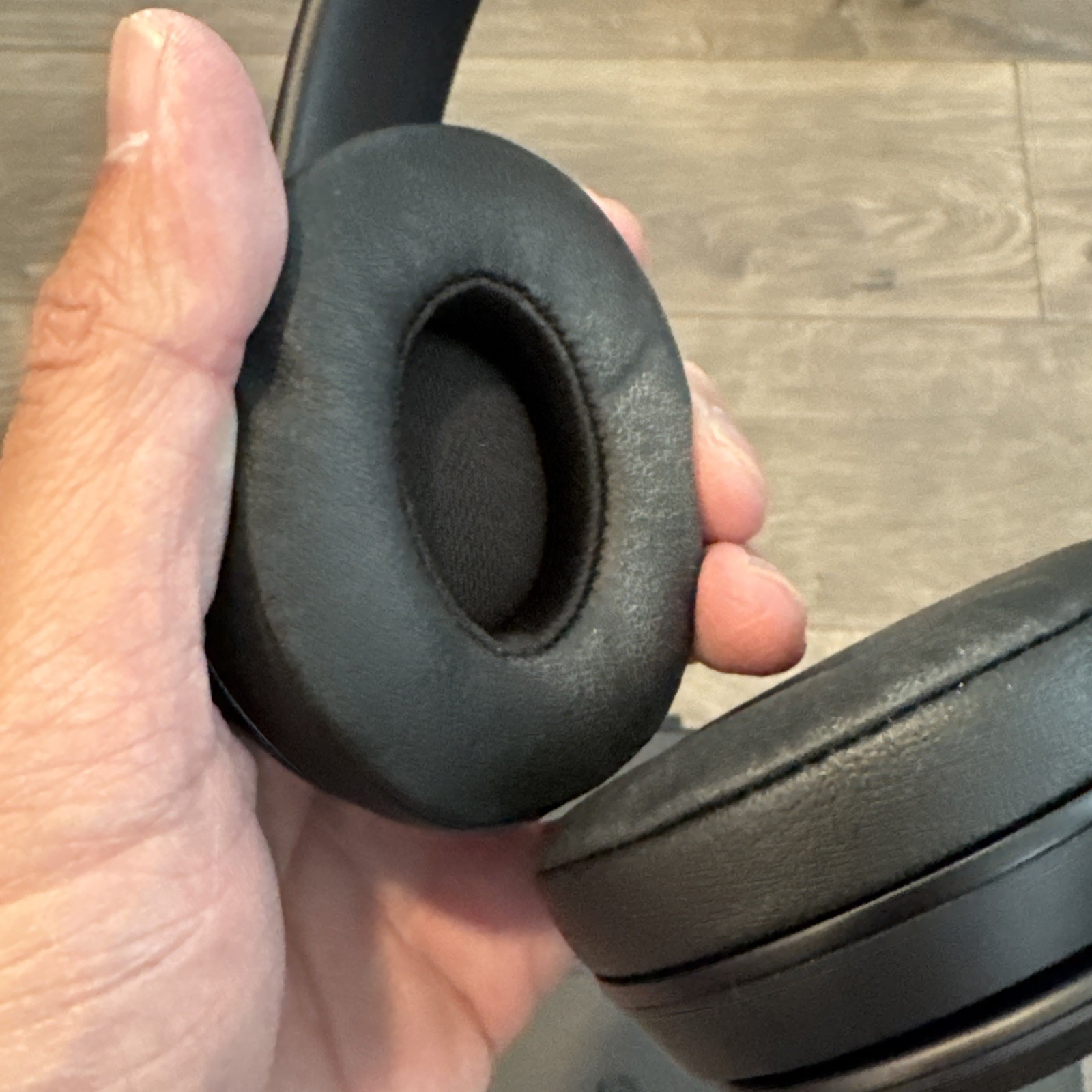 Beats Solo3 Wireless On-Ear Headphones – Matte Black