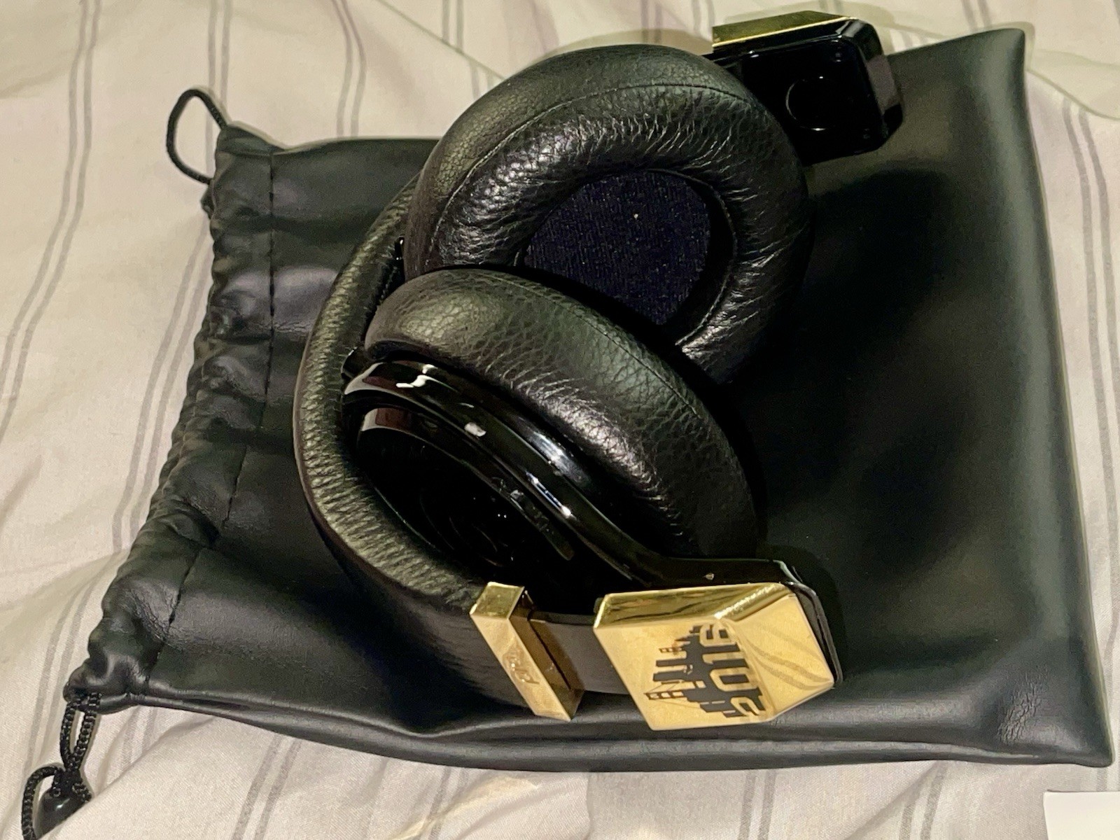 LIMITED EDITION BEATS 🎧 PRO CUSTOM MADE 24K GOLD AND JET GLOSSY BLACK 💪🔥