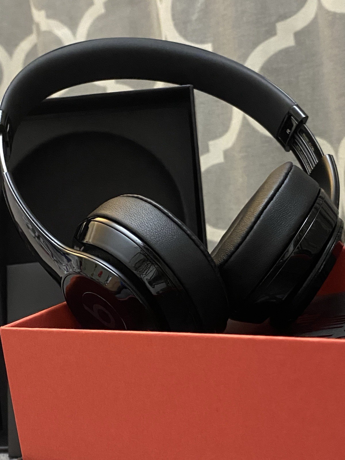 Beats by Dr. Dre Solo3 Over the Ear Headphone – Gloss Black