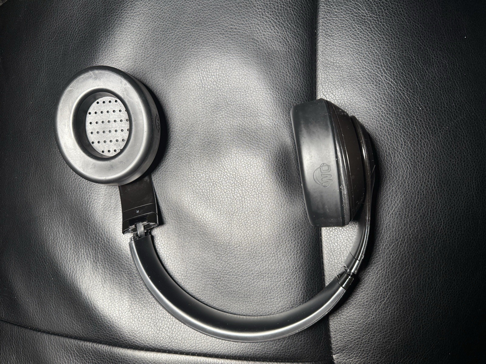Beats by Dr. Dre Studio3 Over the Ear Wireless Headphones – Black