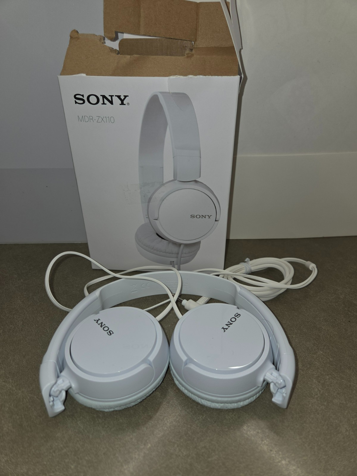 Sony MDR-ZX110 Headphones Ear-Pad (On the Ear) Headband – White