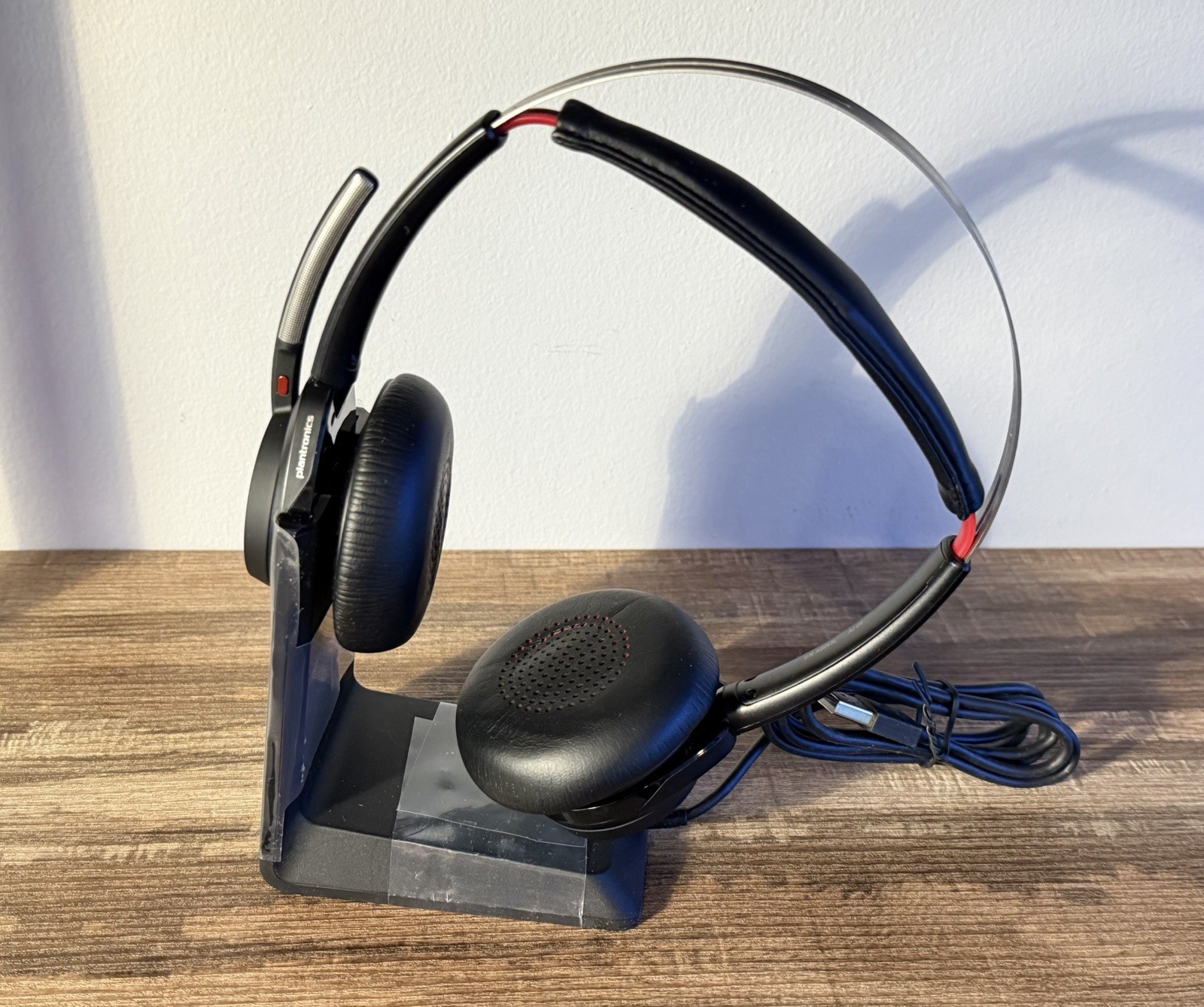 Plantronics Voyager Focus UC With Charge Stand