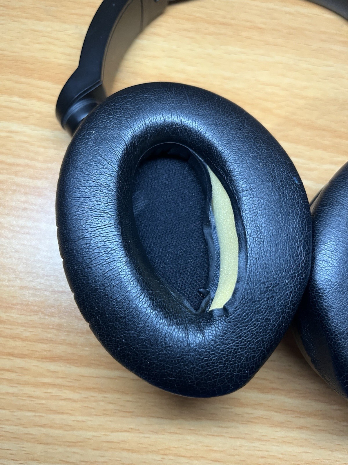 Audio Technica Active Noise Cancelling Headphones Over The Ear Silver ATH-ANC7b