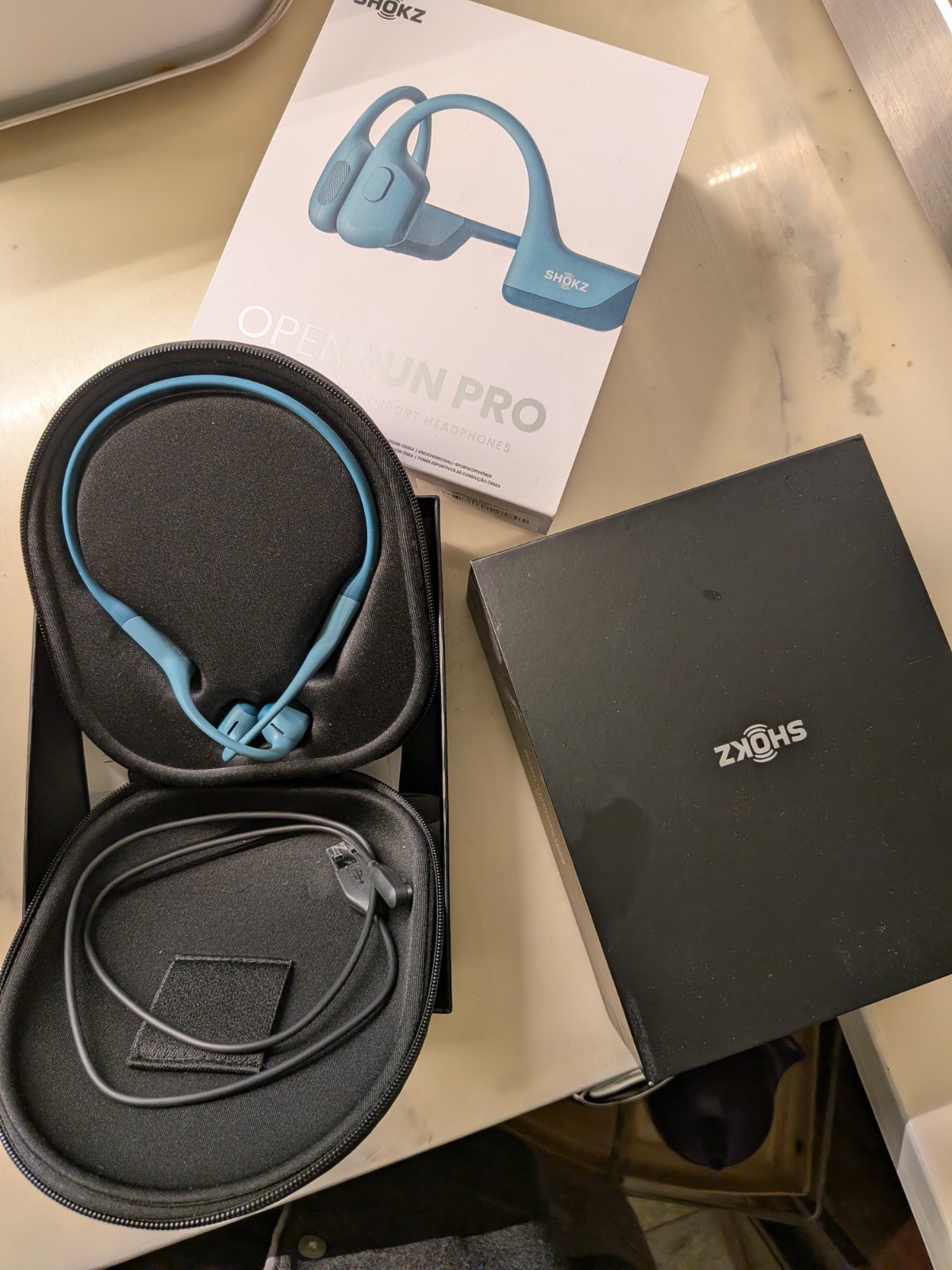 Shokz OpenRun Wireless Bone Conduction Headphones l)