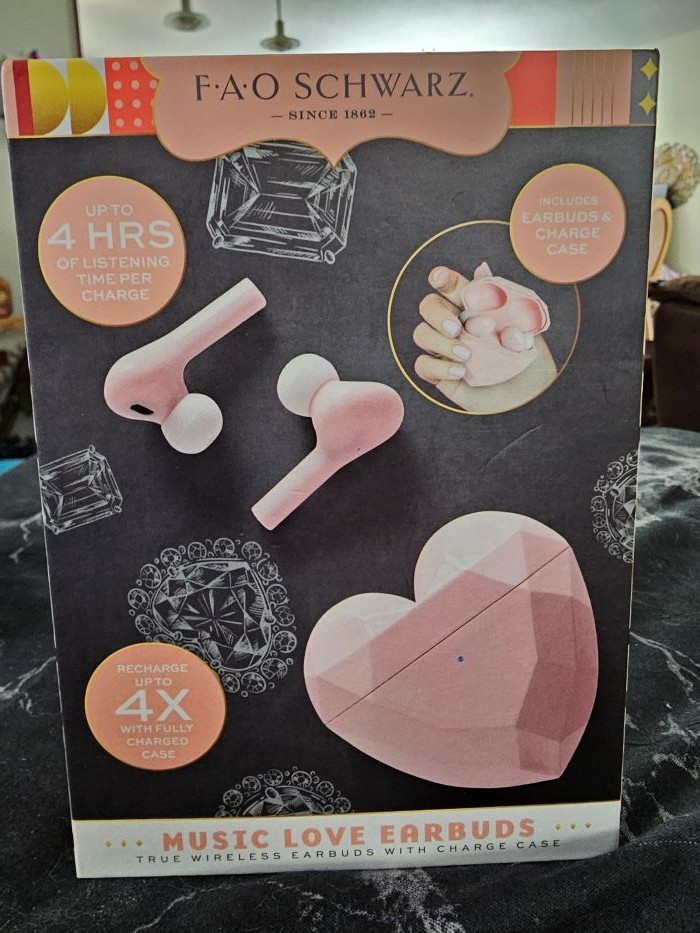 FAO Schwarz Music Love Pink, Wireless Earbuds w/Heart Shaped Charging Case NIB💗