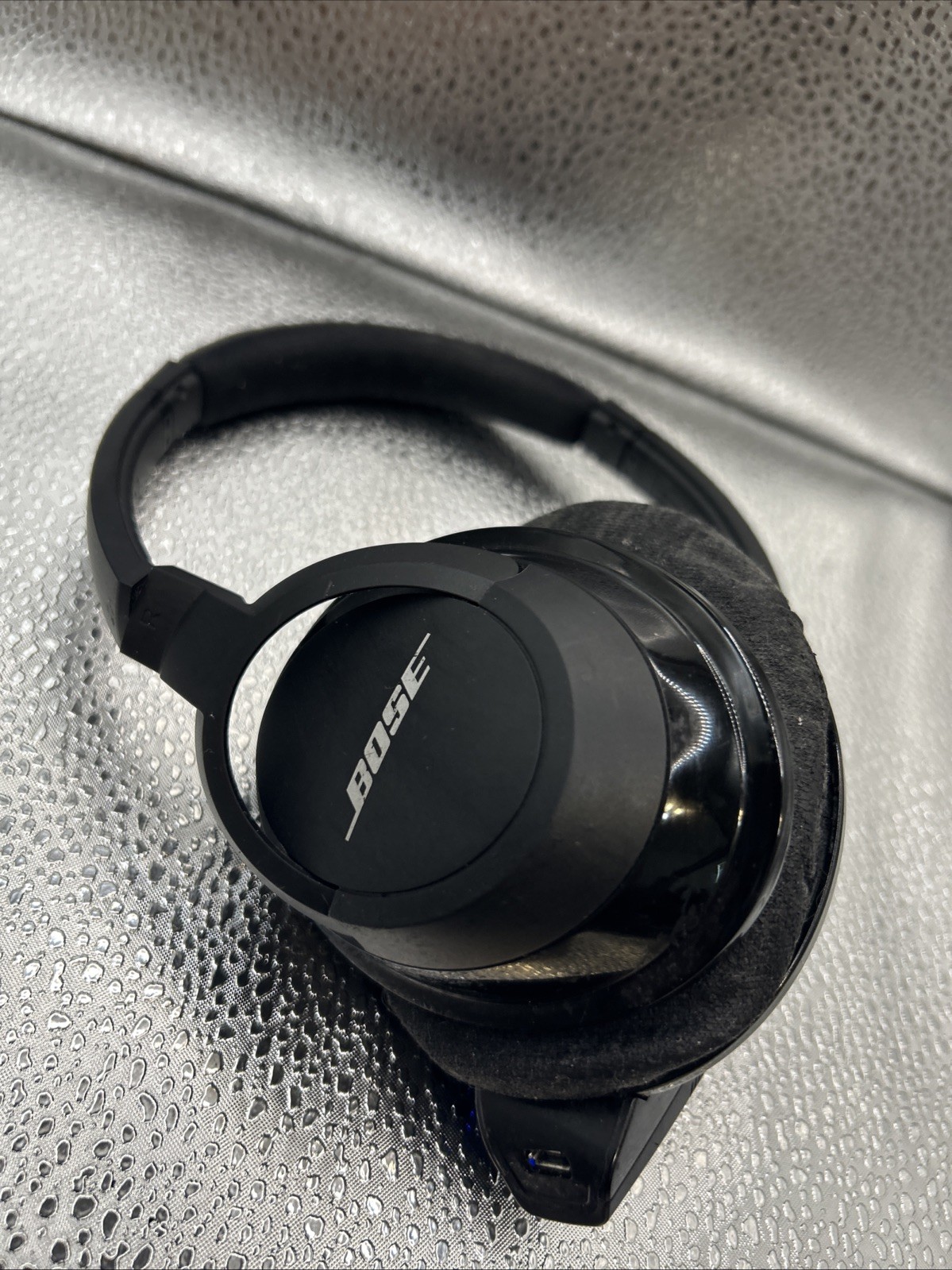 Bose SoundLink Around-Ear Wireless Headphones AE2 W/USB Charger/needs Earpads