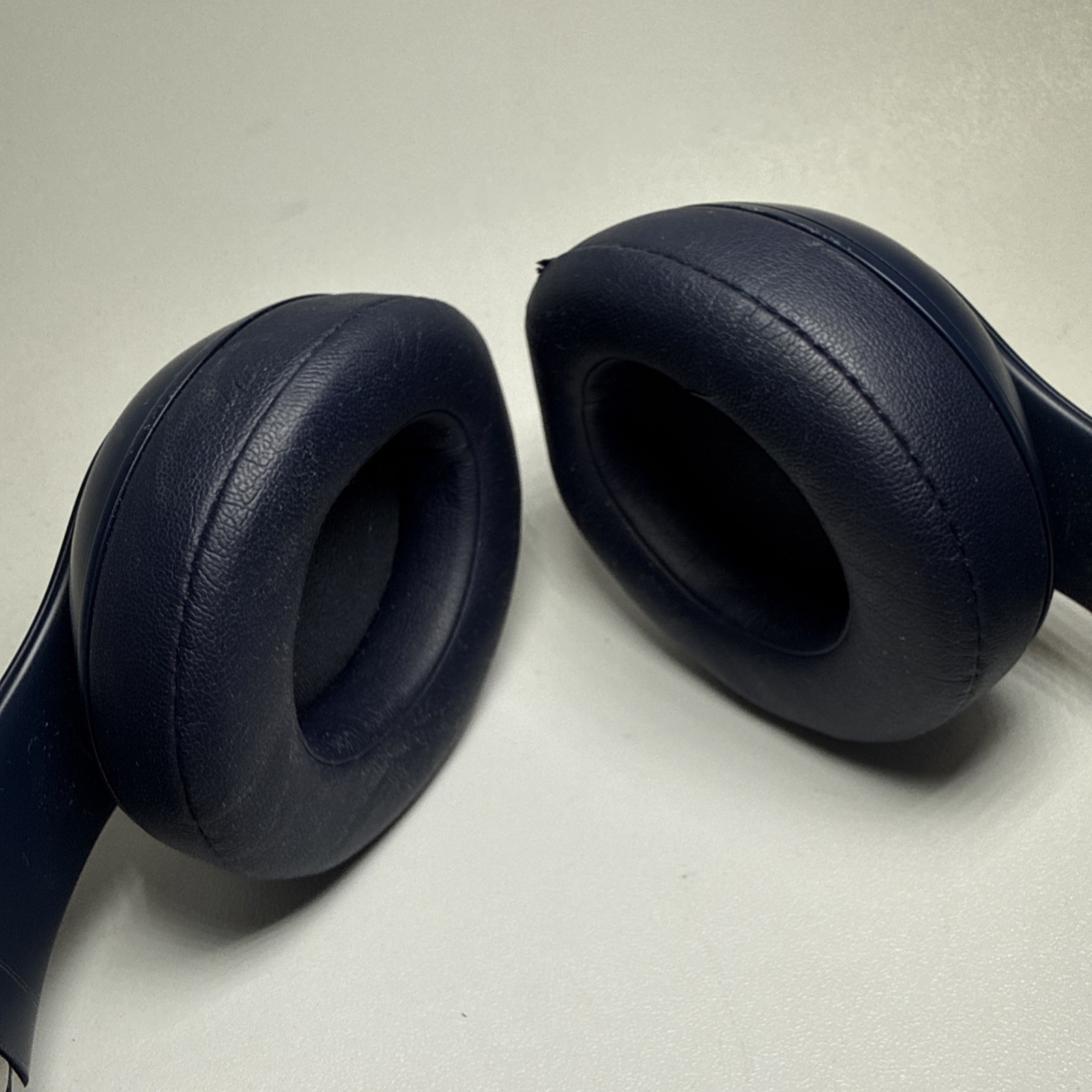 Beats by Dr. Dre Studio3 Headband Wireless Headphones – Blue. Works, Read