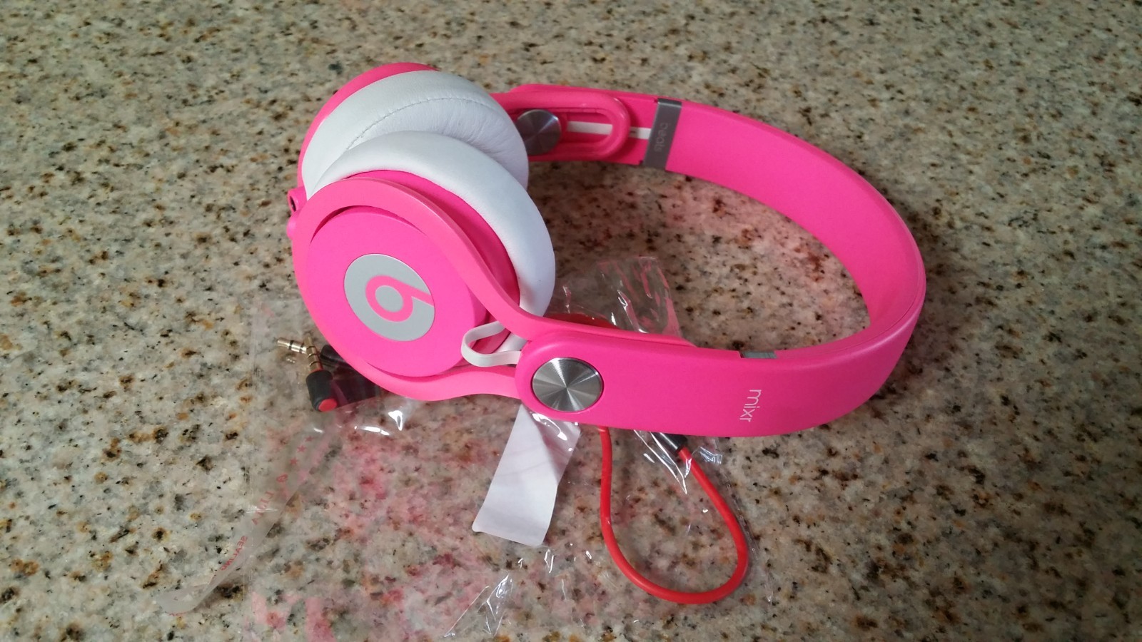 Beats by Dr. Dre Beats Mixr wired headpone on the Ear Headphones Pink