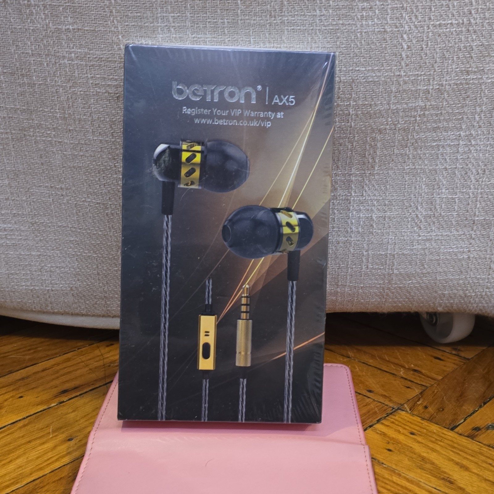 Betron AX5 In-Ear Wired Earphones Black/Gold 3.5mm 1.2m In-Line Mic