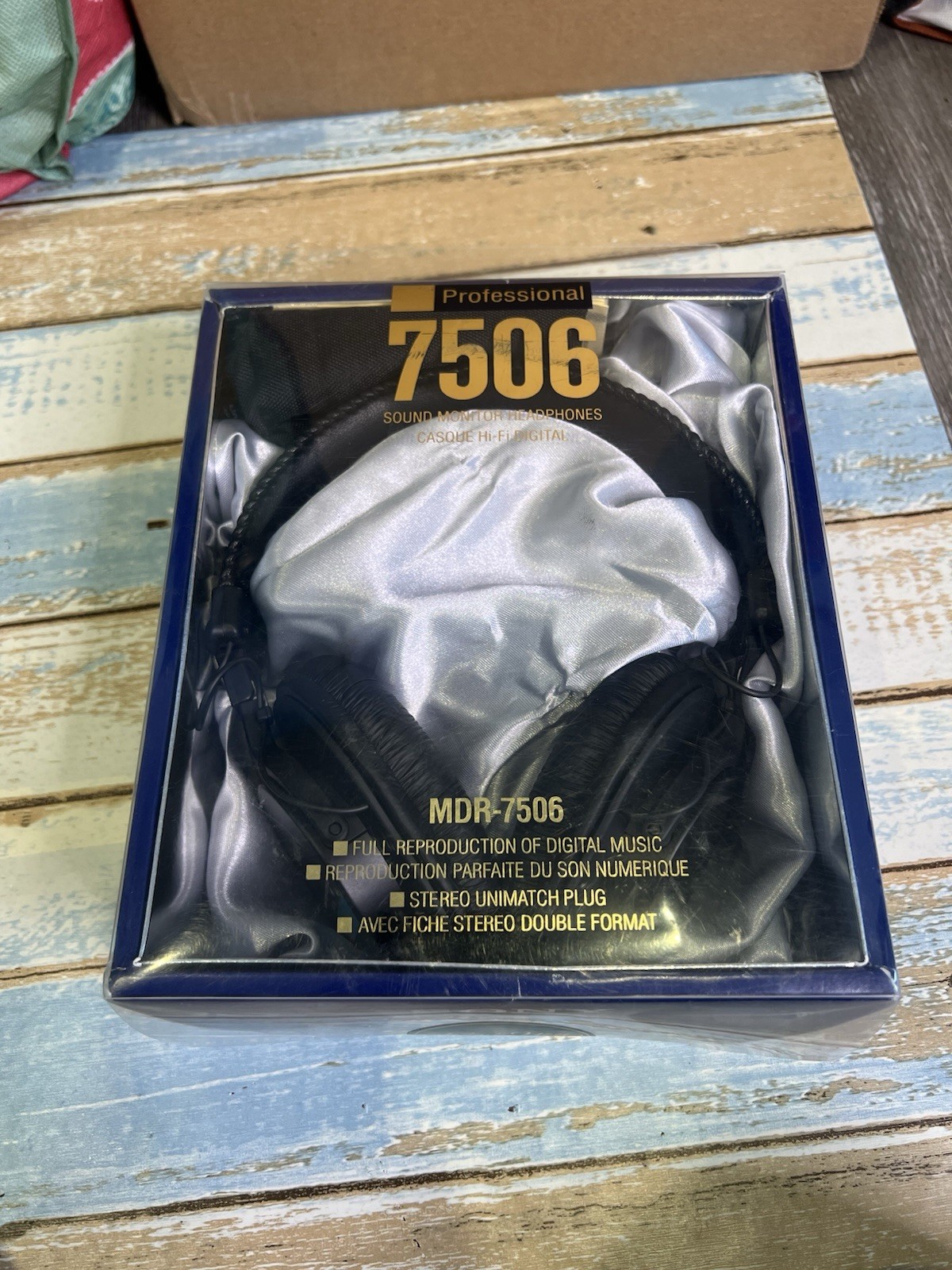 Sony – MDR-7506 – Professional Large Diaphragm Headphone – Black