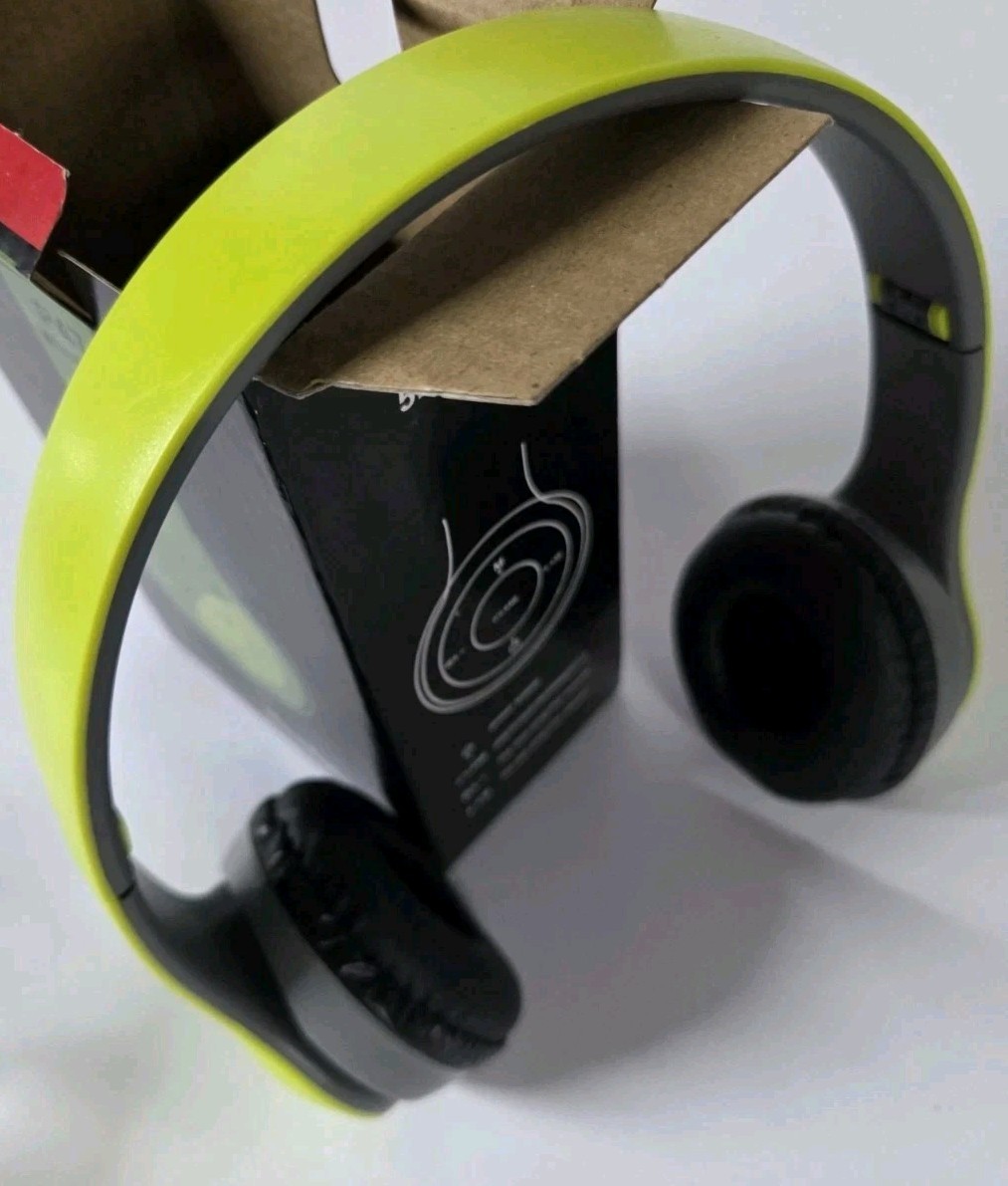 p47 wireless headphones Set Of 4