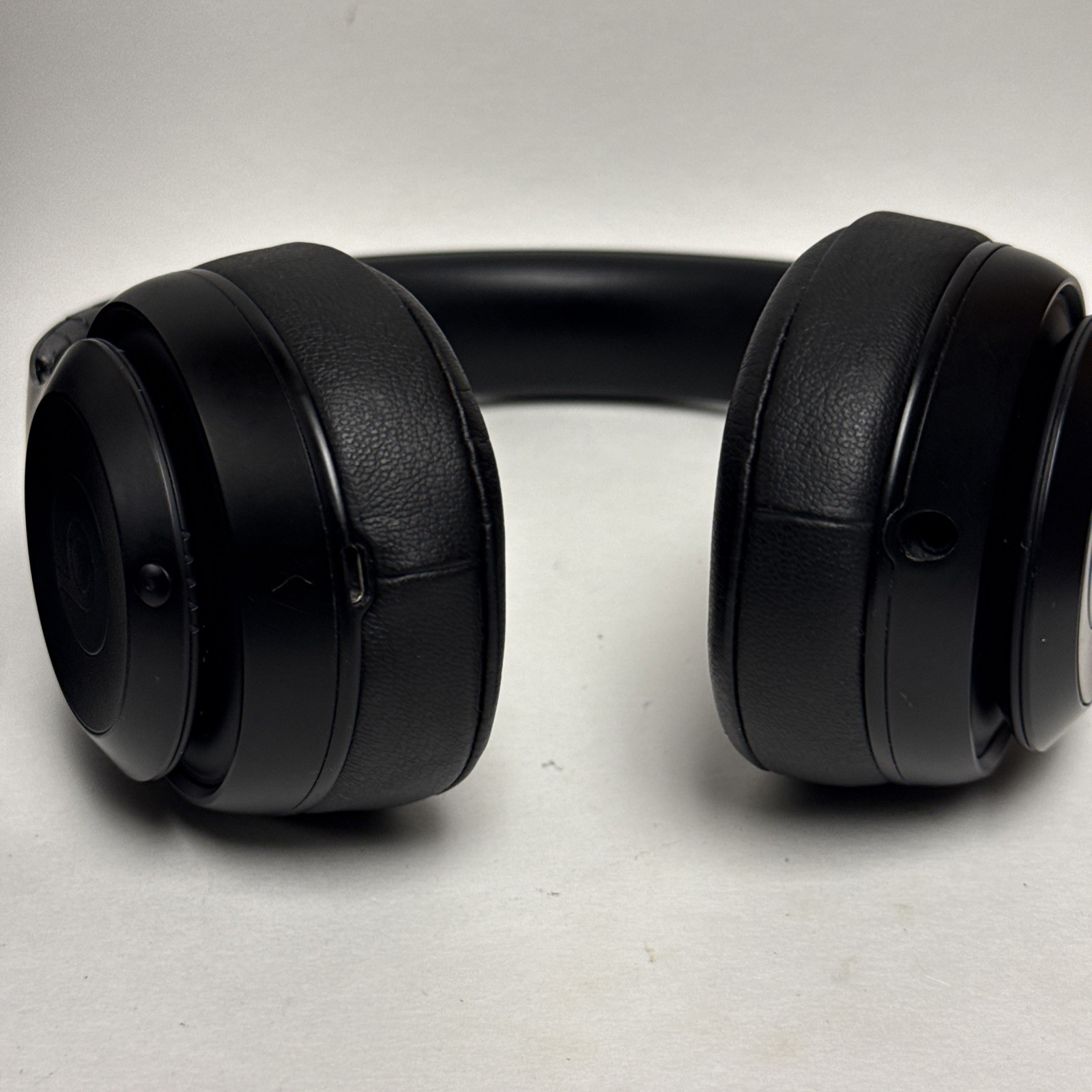 Beats by Dr. Dre Studio3 Over the Ear Wireless Headphones -Black (Cracked Side⚠️