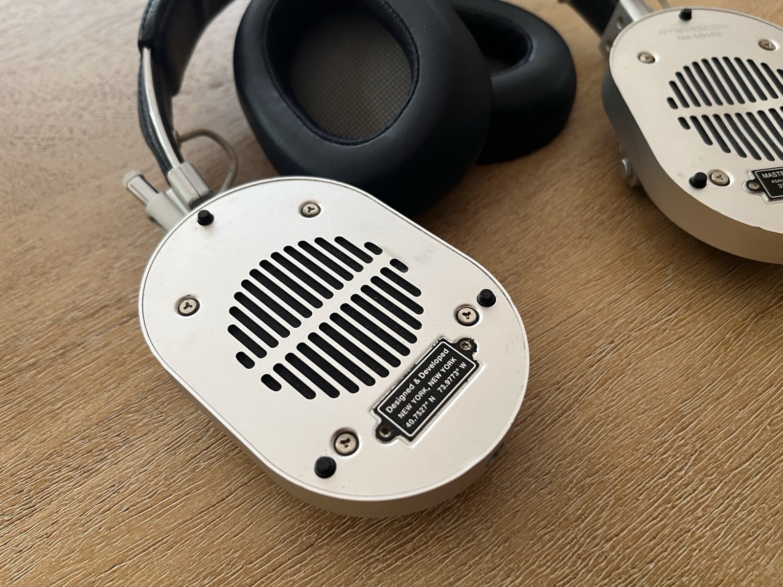 Master & Dynamic MH40 Wired Over-Ear Headphones Silver Aluminum Blue Leather