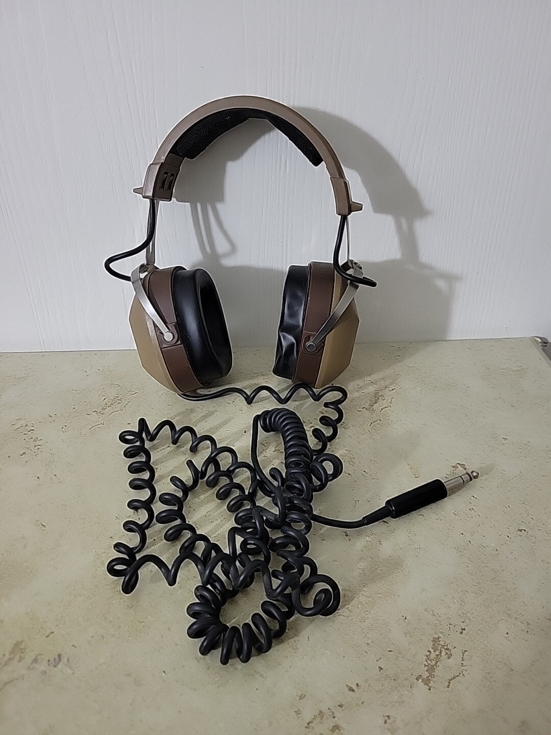 Realistic Pro 20 Over Ear Headphones W/Curly Cable Brown Vintage Radio Shack