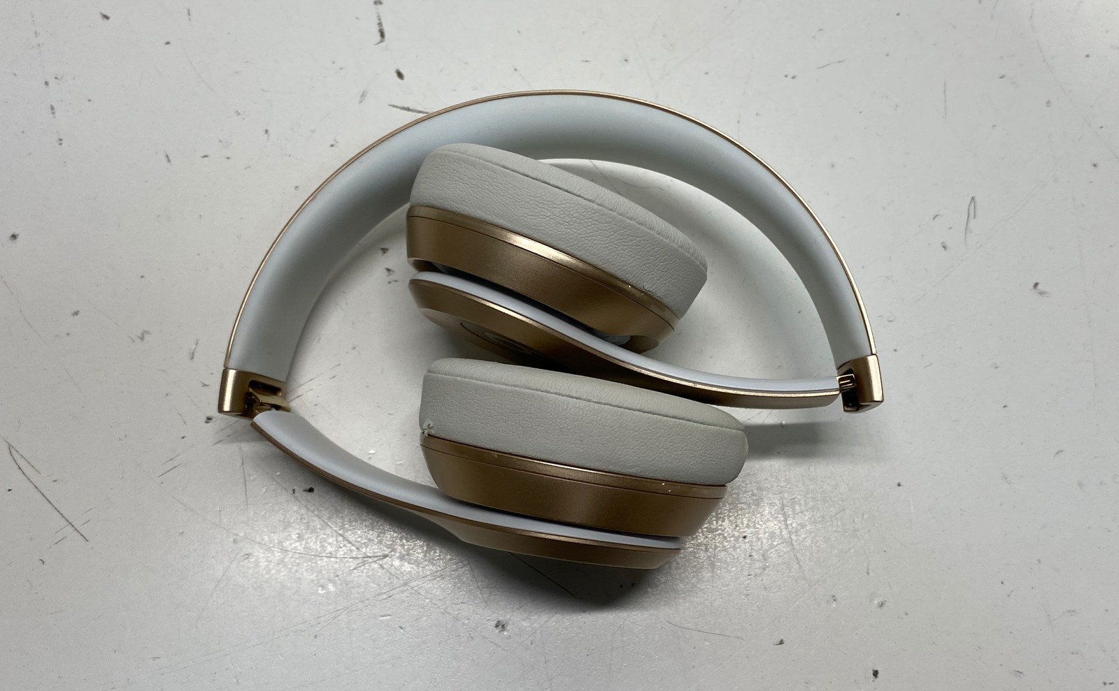 Beats Solo Wireless On-Ear Headphones Gold White With Case Power On Tested As-Is