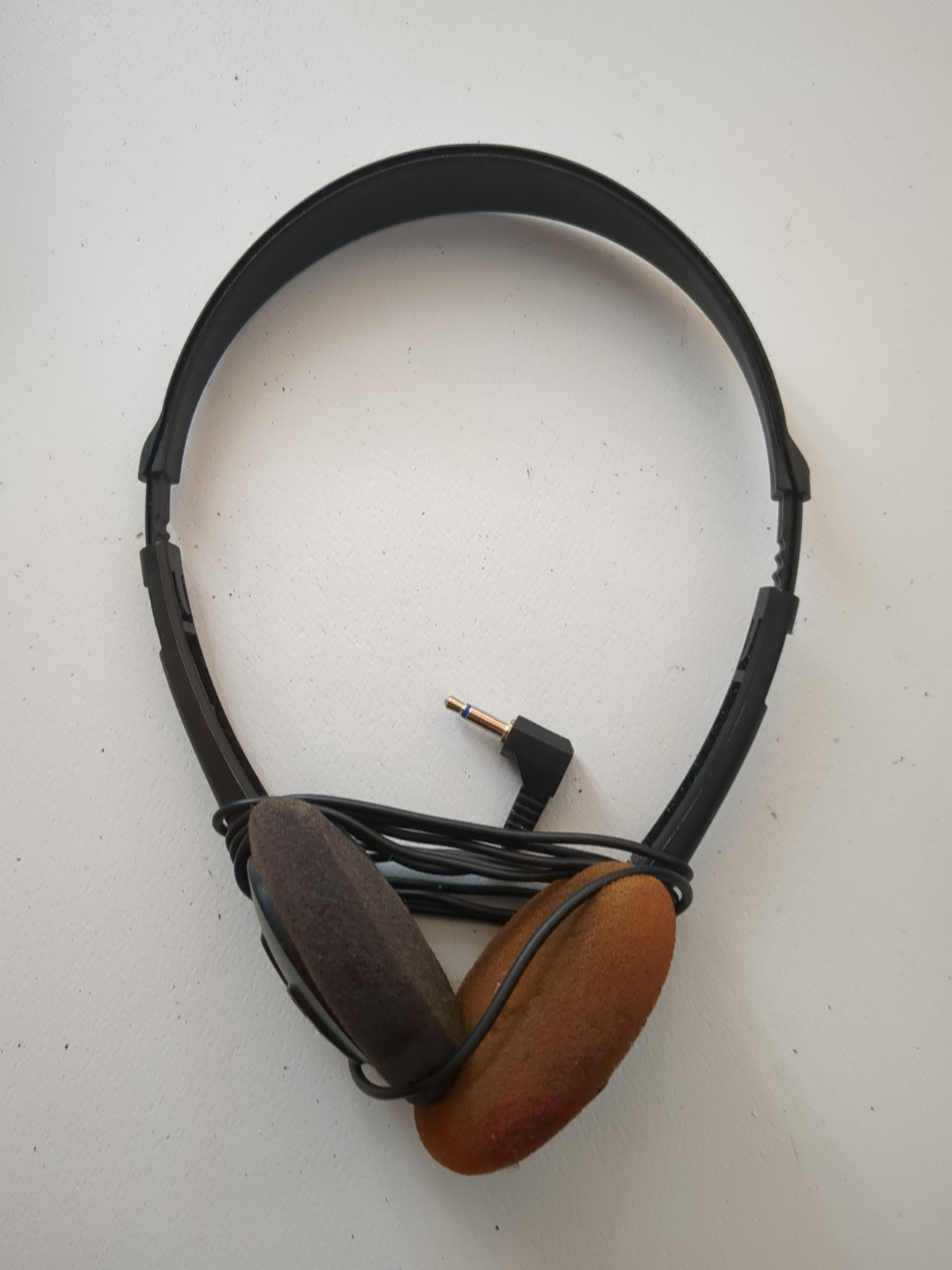 Vintage lot of 5 Headphones AWAI, Radio Shack, Nova-42, Centrios Noise Canceling