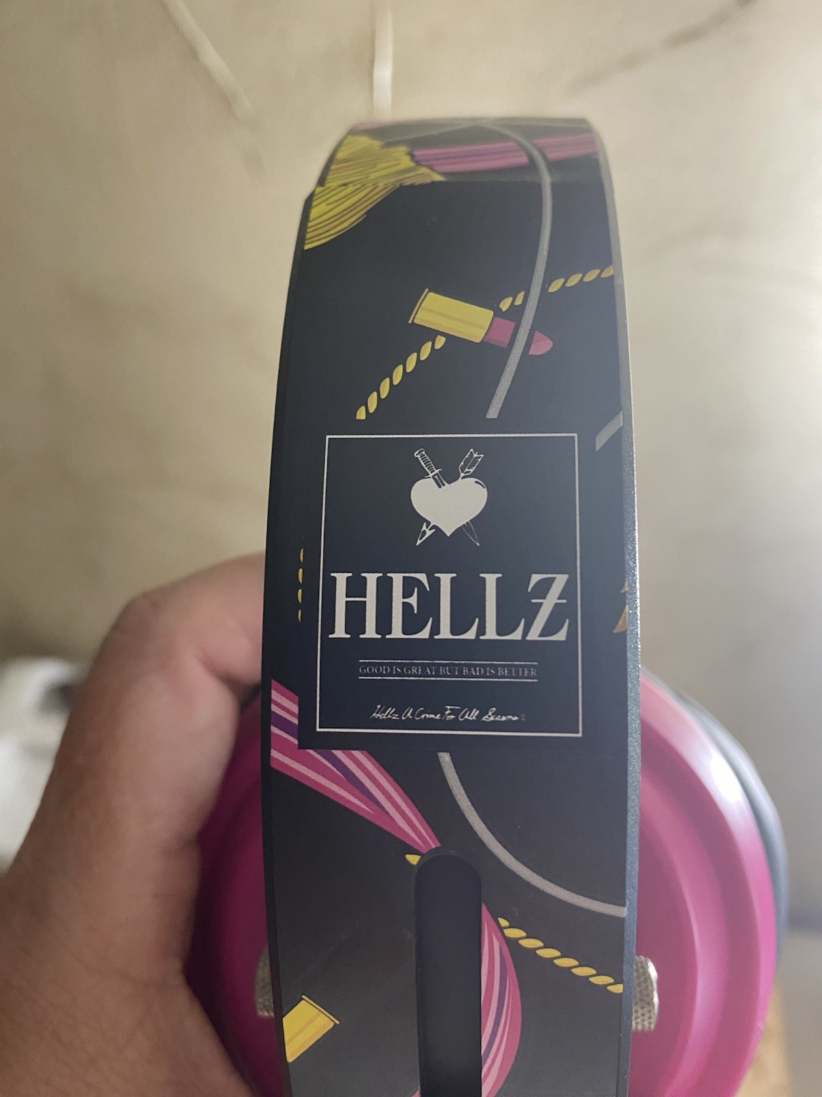 Hellz Headphones In A Decorative Box Pink Black