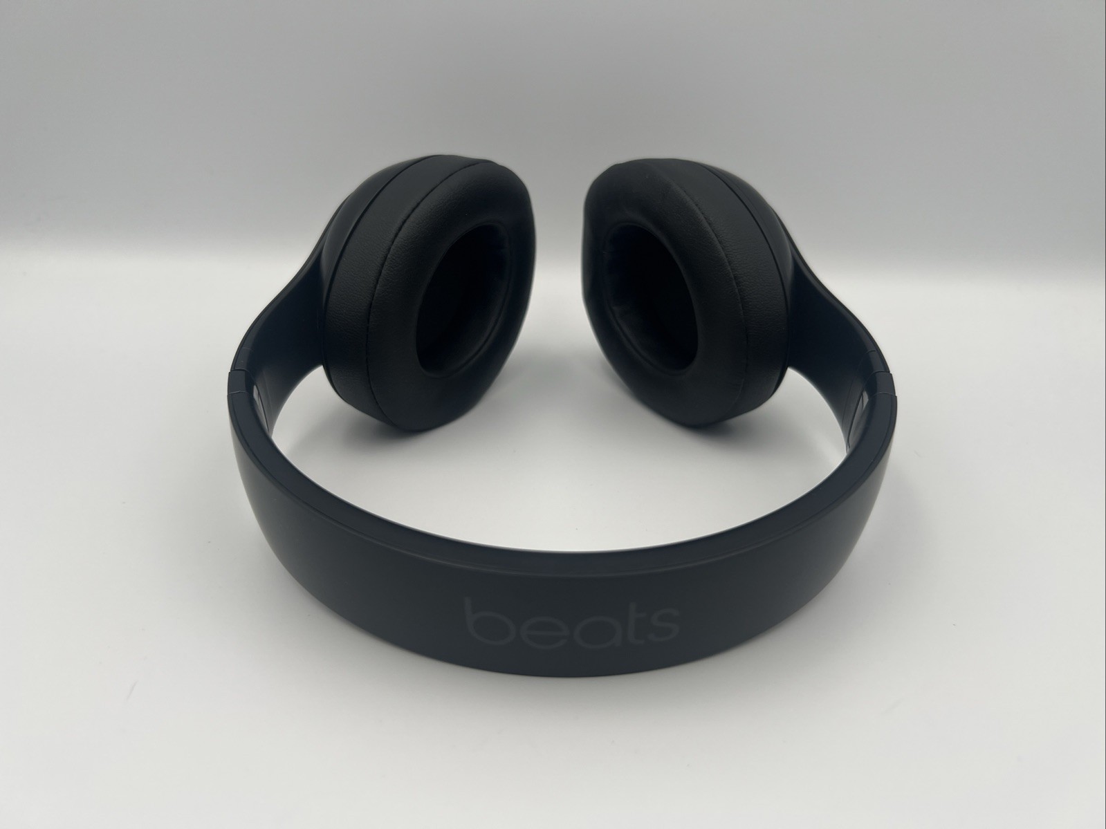 Beats Studio3 Wireless Noise Cancelling Headphones Black w/ Carrying Case