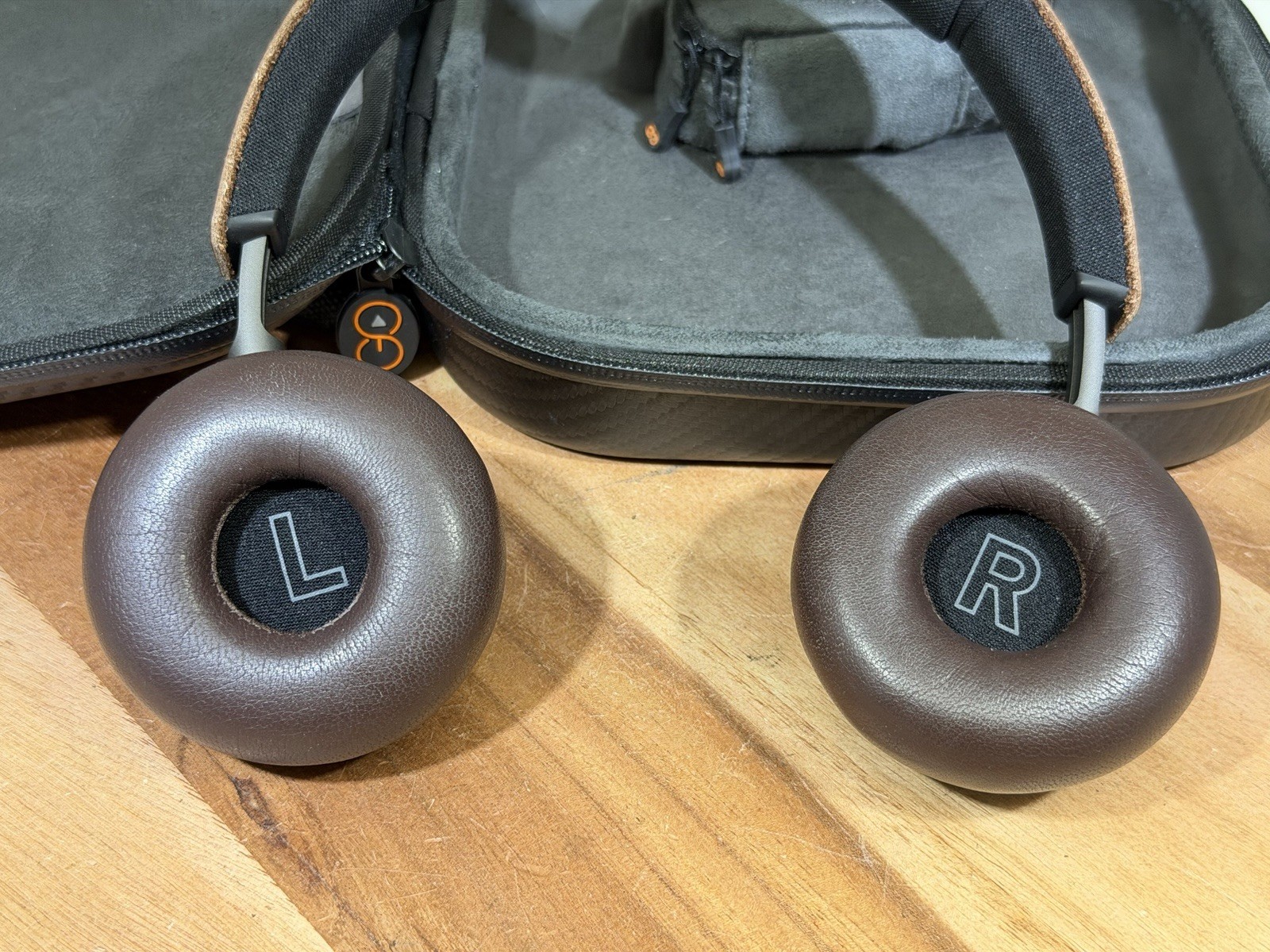 The Bang & Olufsen BeoPlay H8 Wireless Bluetooth On Ear Headphones,Dark Brown