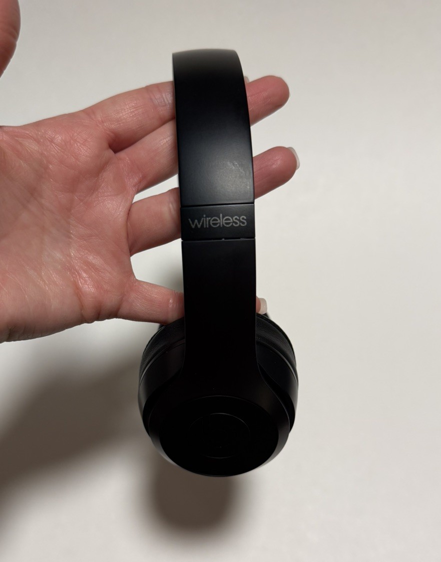 Beats by Dr. Dre Beats Solo3 Wireless On-Ear Headphones – Matte Black