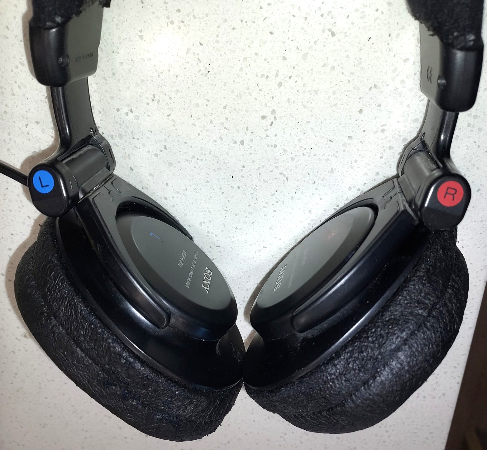 Sony MDR-V600 Dynamic Stereo Headphones Tested Working Needs Pads w/Adapter