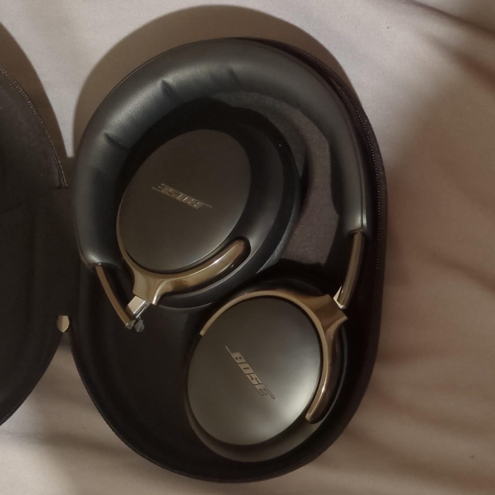 BoseHeadphones with case Black Zipper Closure Compatible with Headphones