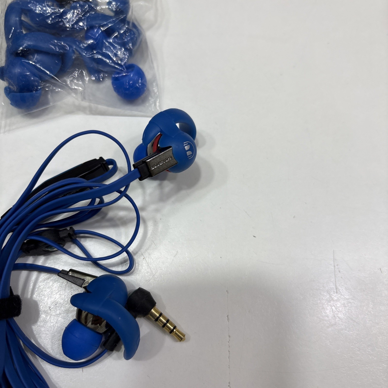 Monster Isport In-Ear Wired Water Proof Headphones Blue Control Talk Read Desc.